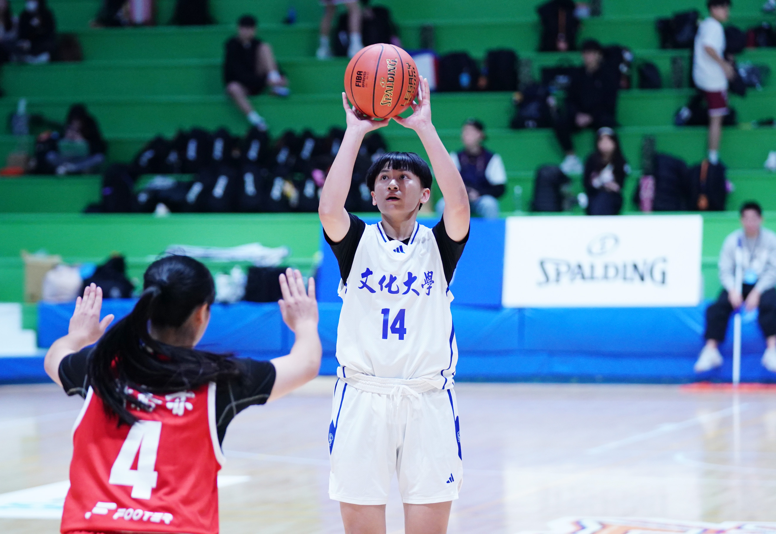 文化大學鄭慧慈22分13籃板4助攻。大專體總提供