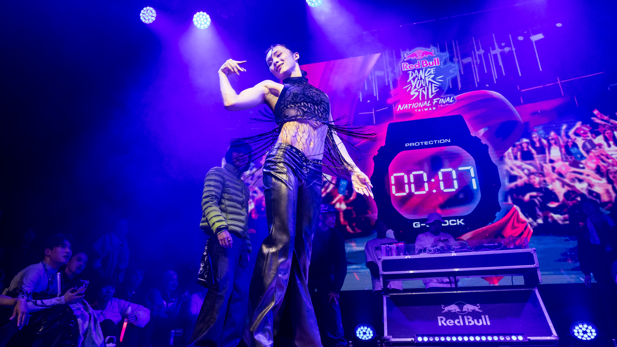 Sunny巫宗諺以乾淨利落的甩手動作肢體對話和搶眼的個人魅力，奪下Red Bull Dance Your Style台灣大賽冠軍寶座。Red Bull 提供