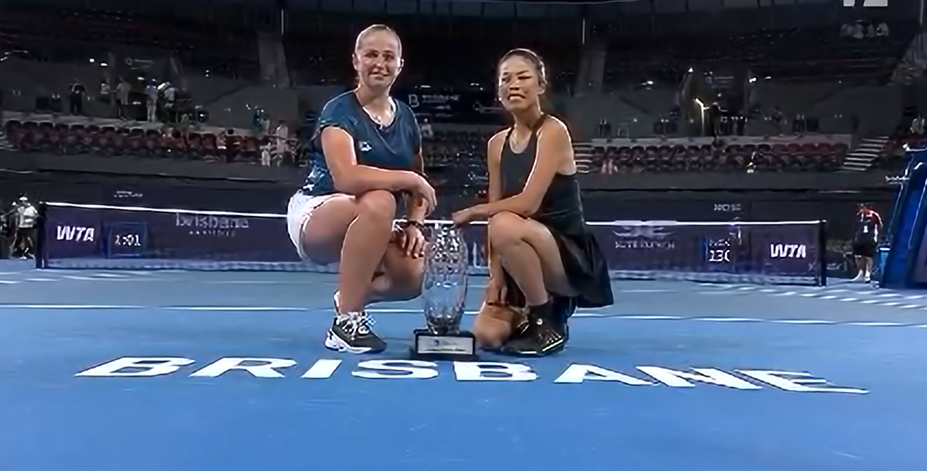 謝淑薇與奧絲塔朋科（Jelena Ostapenko，拉脫維亞）組合終於打下冠軍。摘自推特