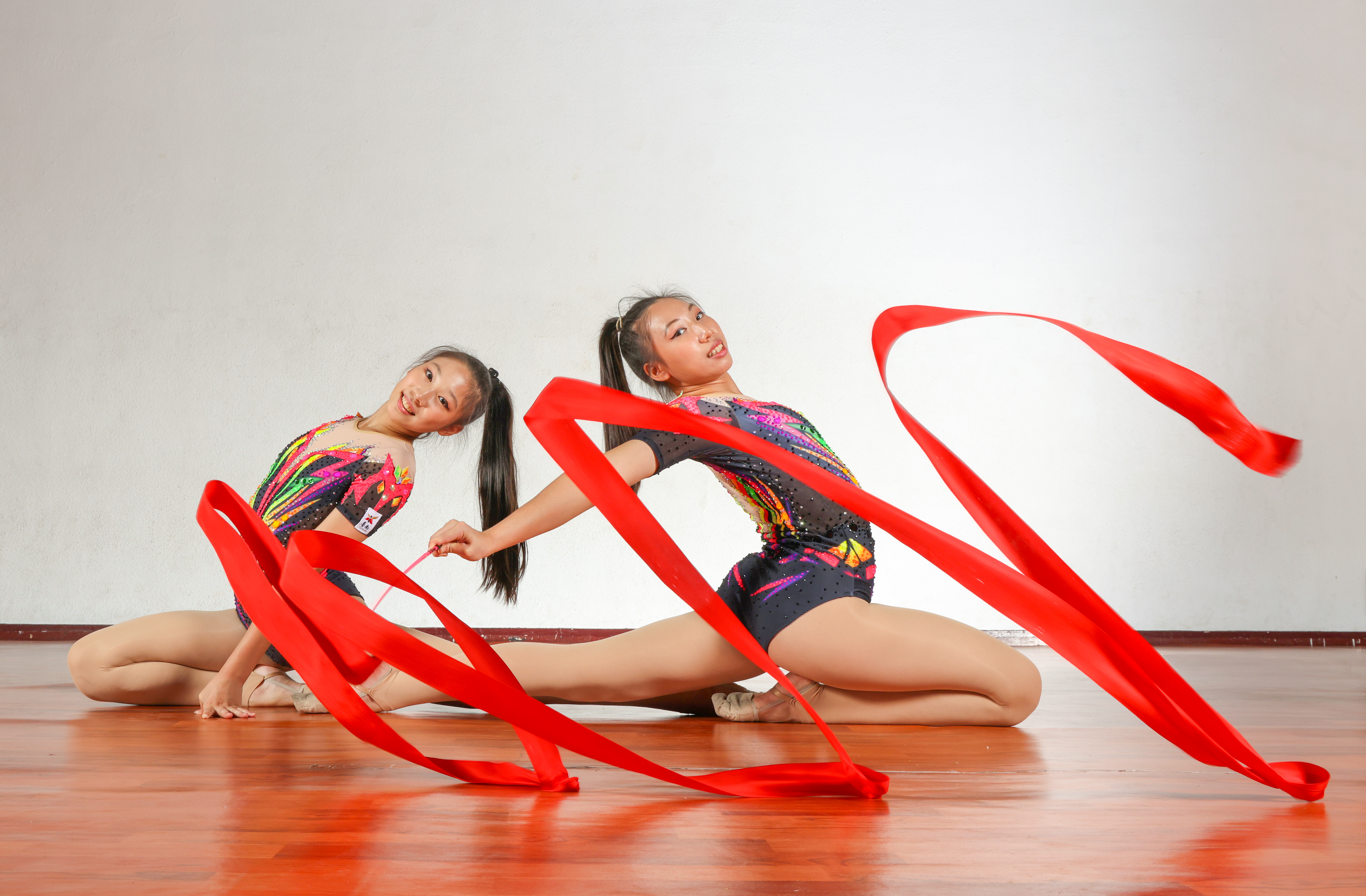 韻律體操雙胞胎姐妹花喻婷、喻涵展現出令人驚豔的美感。特約記者 郭運復攝