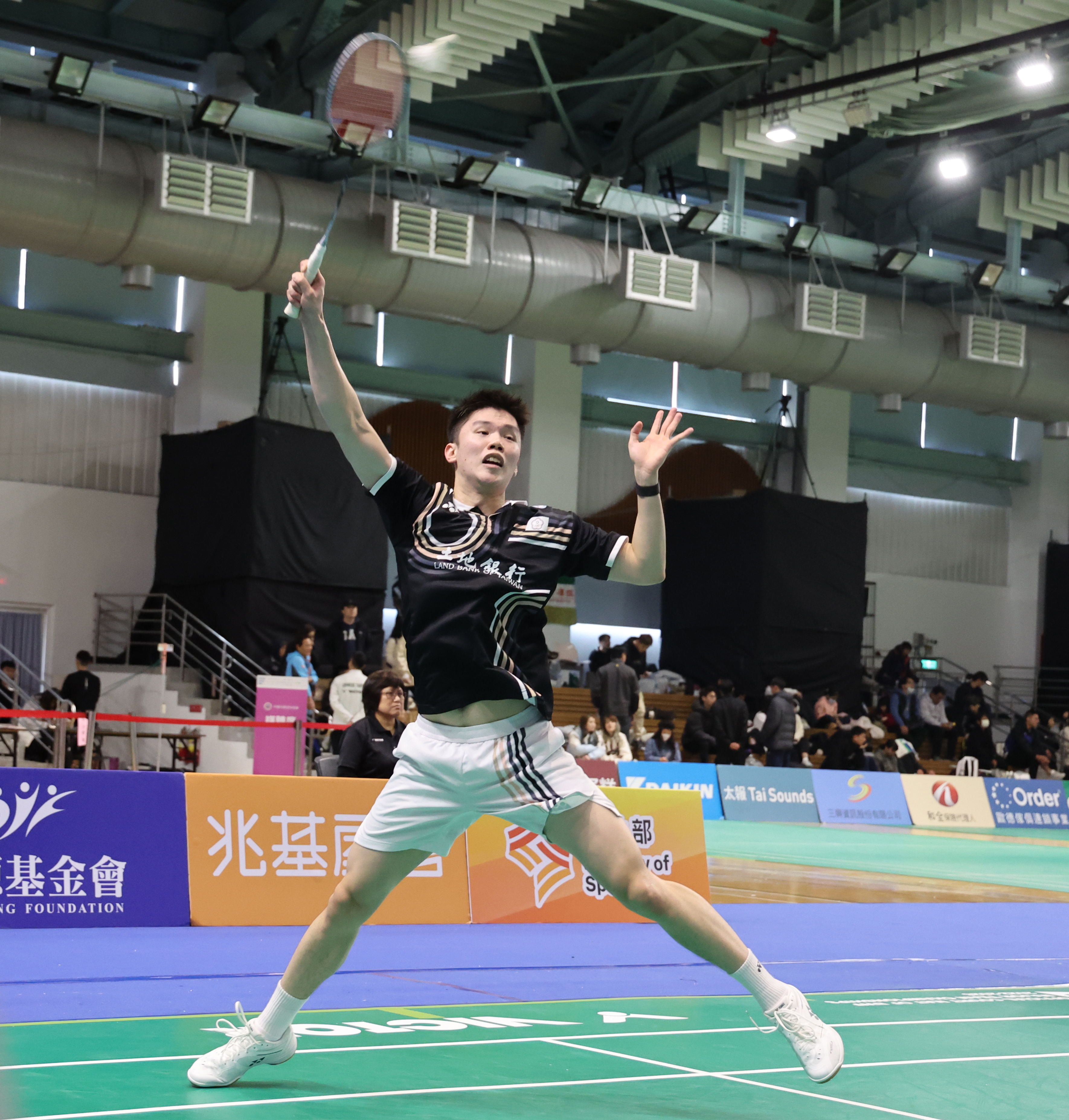 廖倬甫二度在全排決賽負於小戚拍下。李天助攝