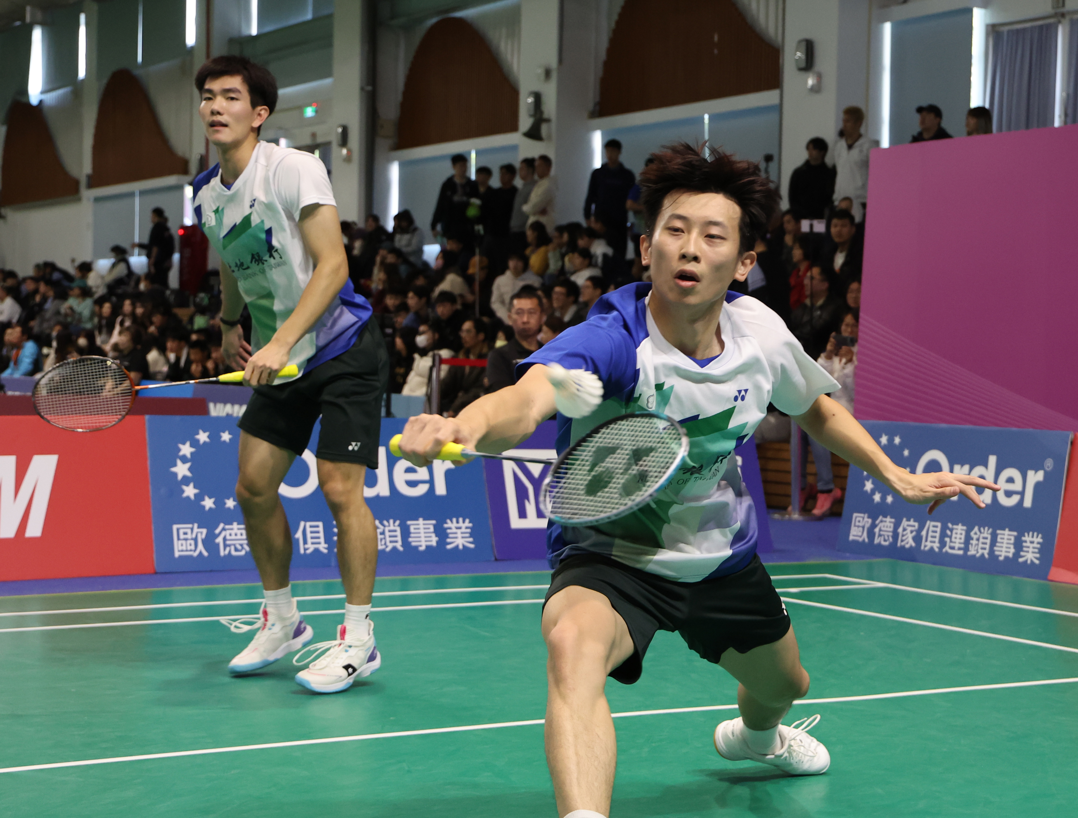 22歲陳政寬(右)首度拿下全排冠軍。李天助攝