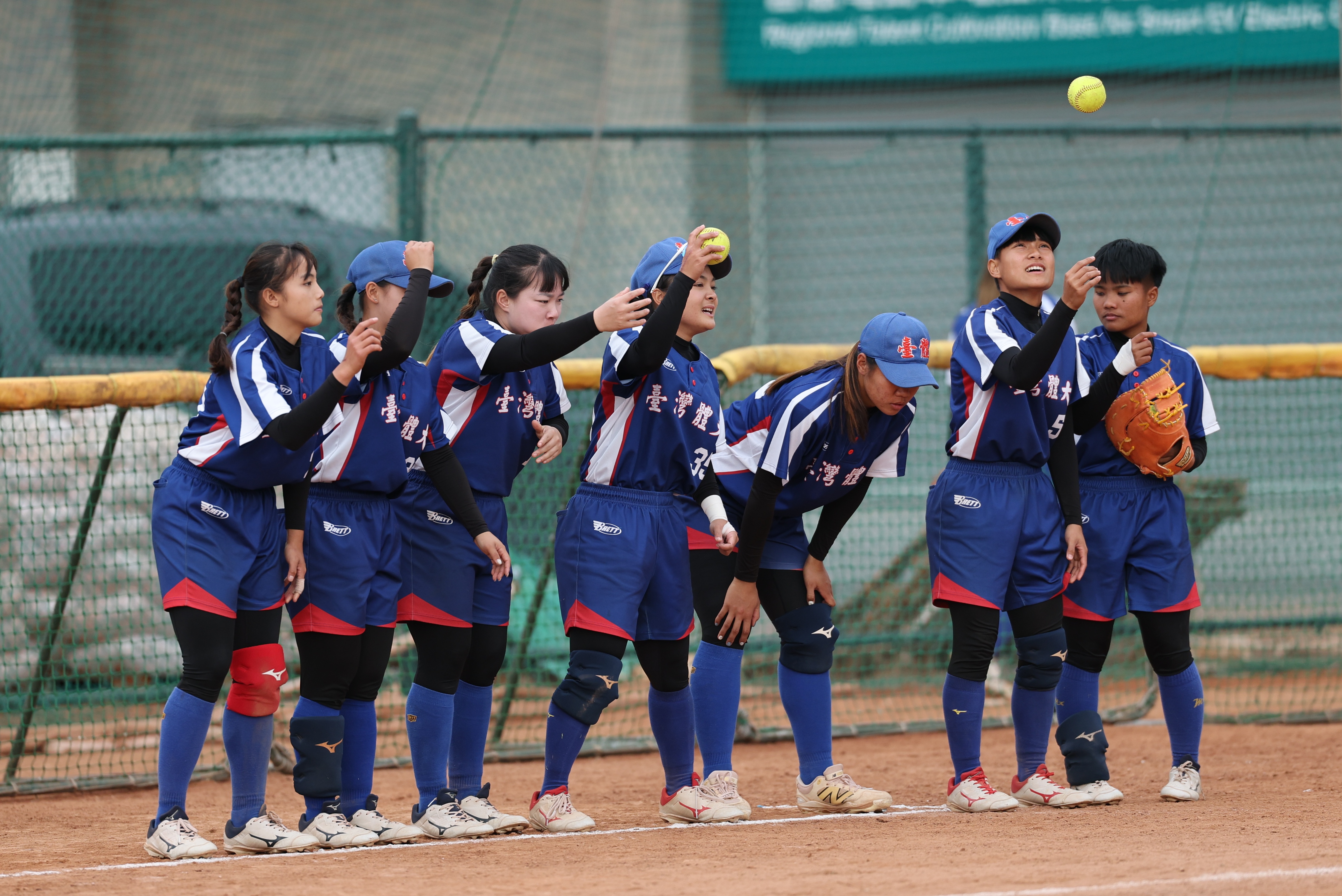 臺體笑納預賽第7勝。大專體總提供
