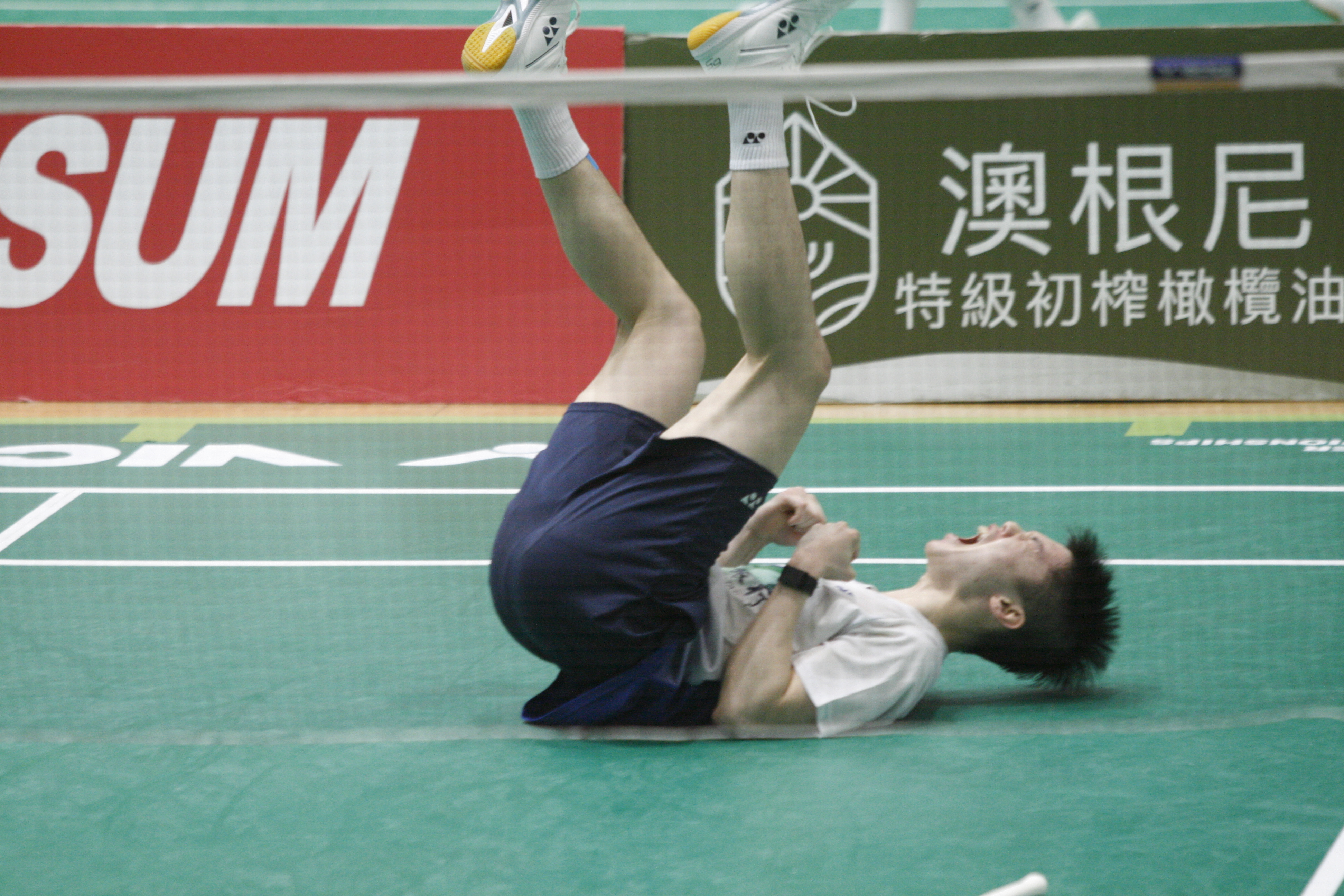 廖倬甫化解兩賽末點逆轉獲勝後倒在地上慶祝。詹健全攝