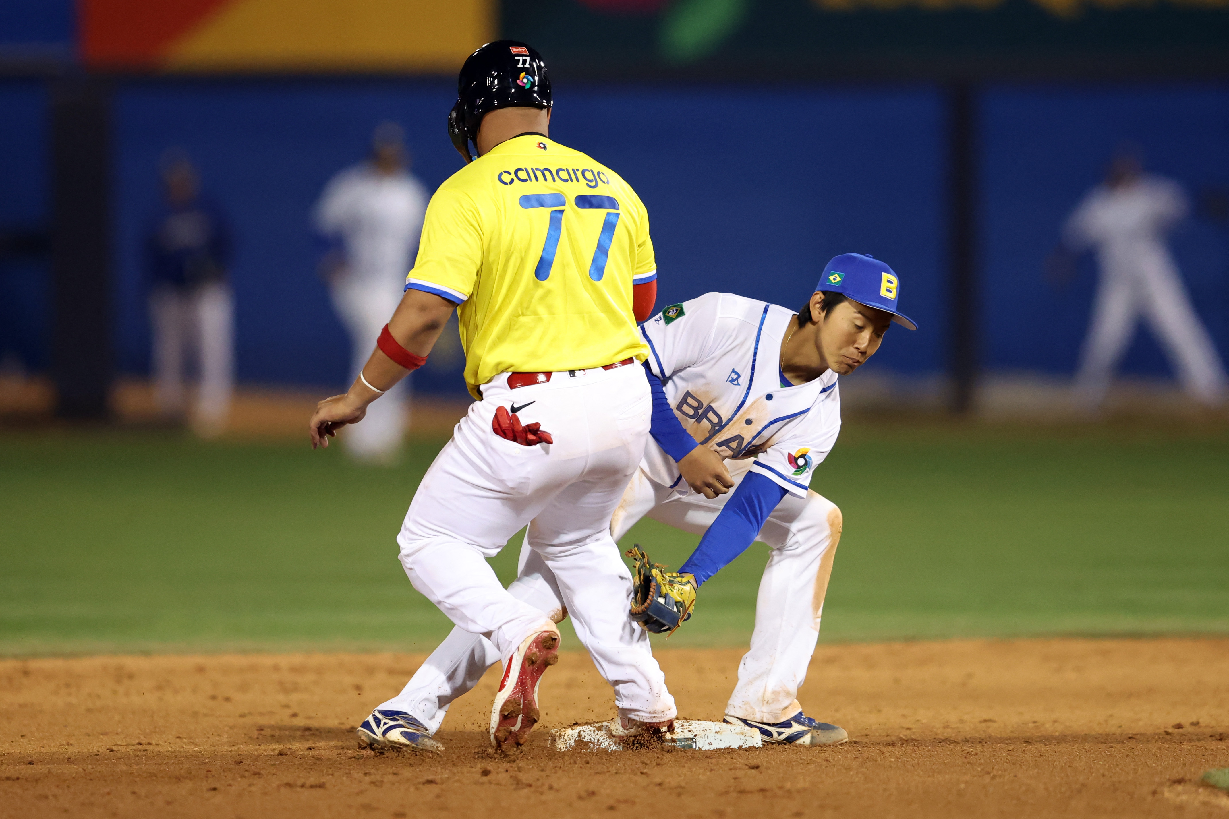 日職阪神虎翻譯的伊藤維托（Vitor Ito，右） 有機會再度代表巴西國家隊出征WBC資格賽。法新社