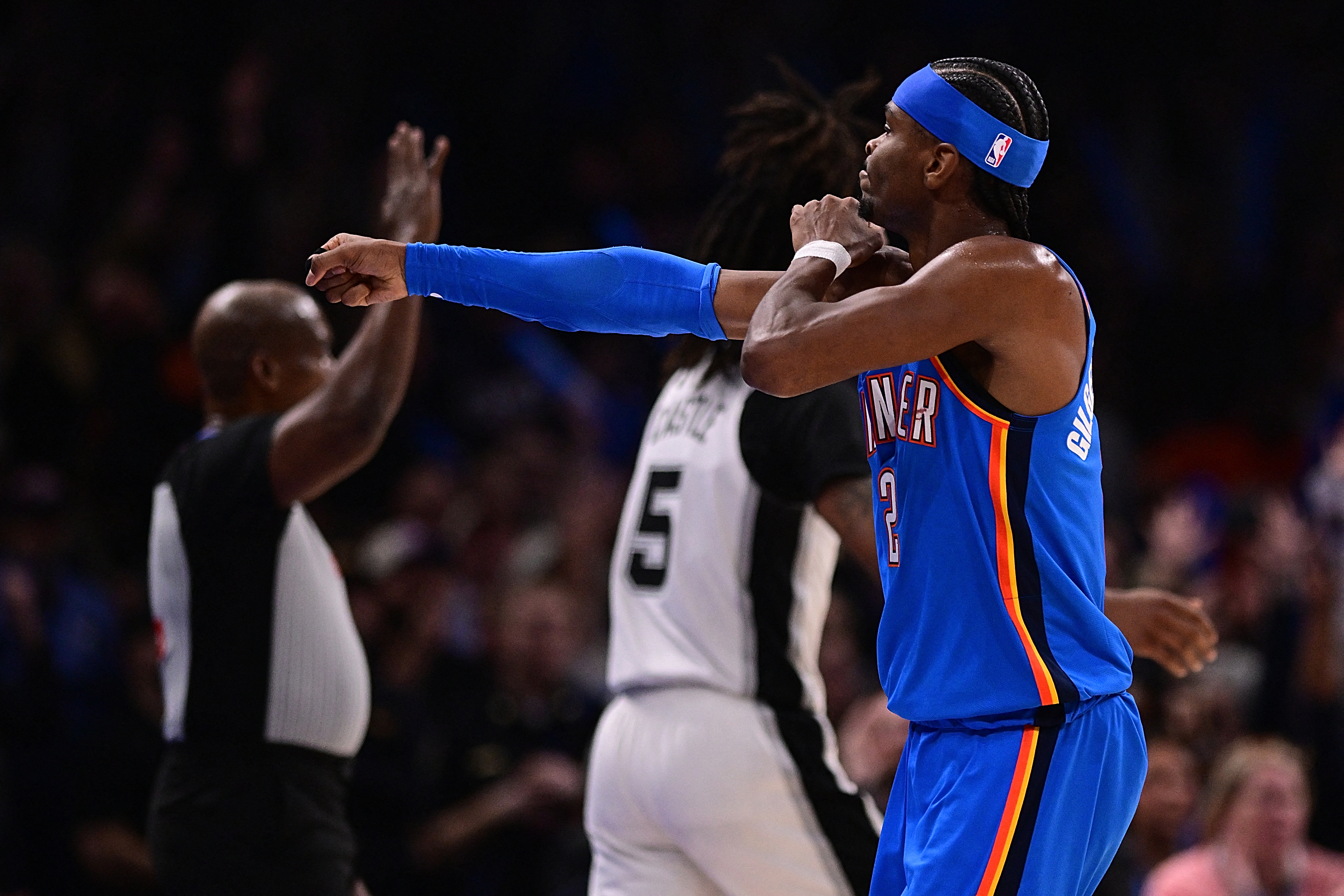 雷霆球星亞歷山大（Shai Gilgeous-Alexander）出賽33分鐘，得到34分、5籃板、5助攻、4阻攻。法新社