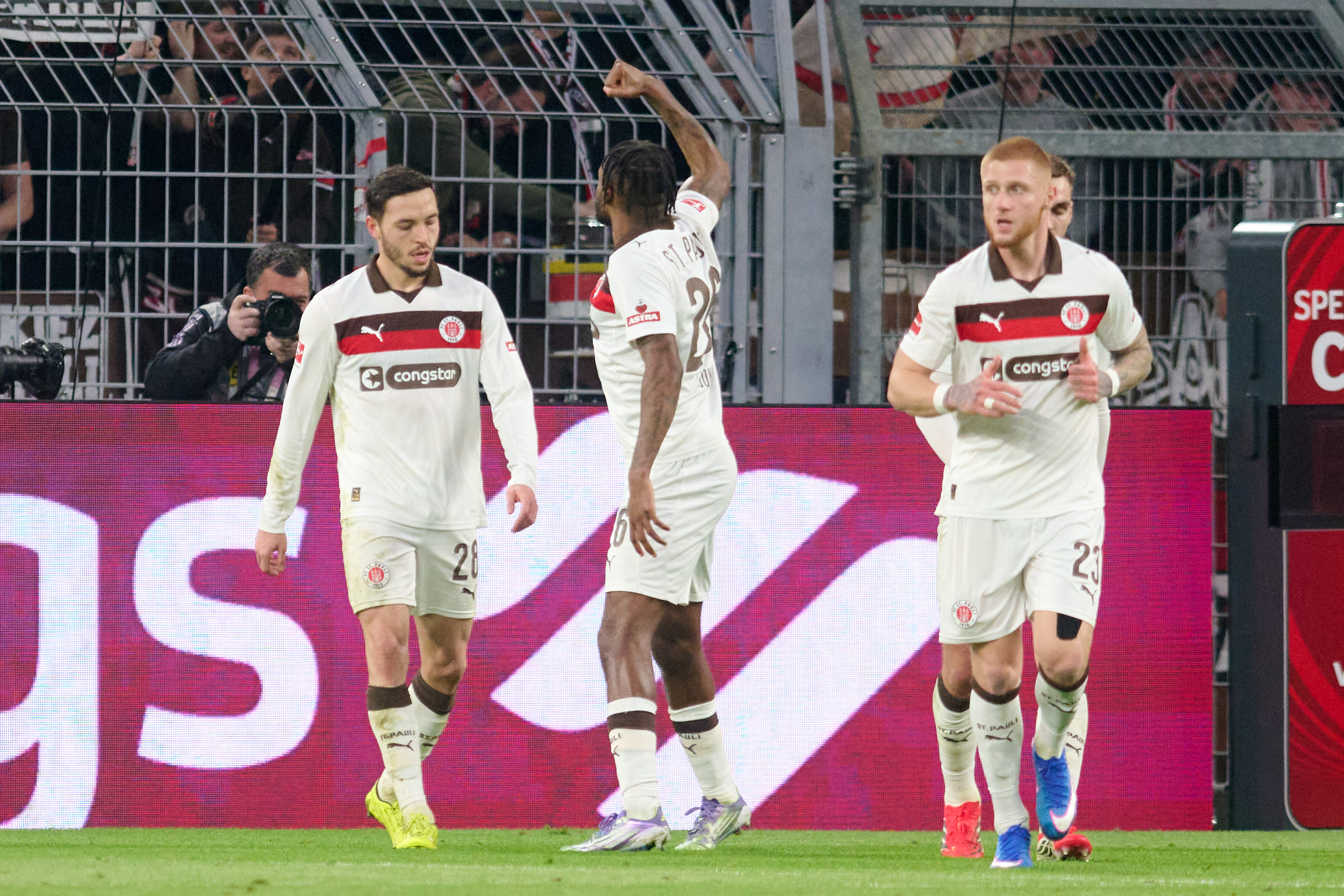 聖保利打了17輪輸掉11場，只拿12分，穩坐德甲副班長寶座。法新社