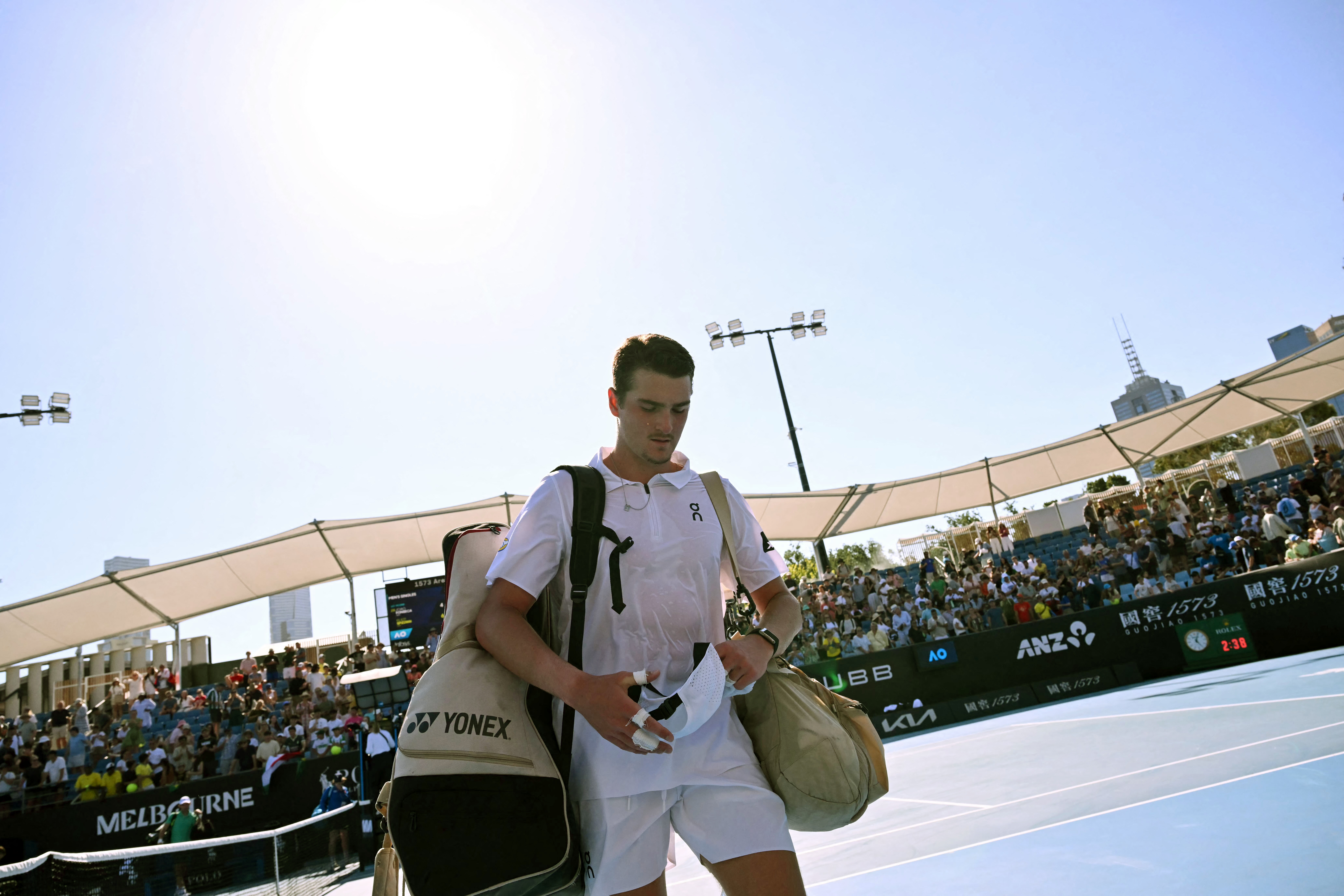 費爸認證的19歲的巴西網球新星豐塞卡（Joao Fonseca）意外首輪出局。法新社