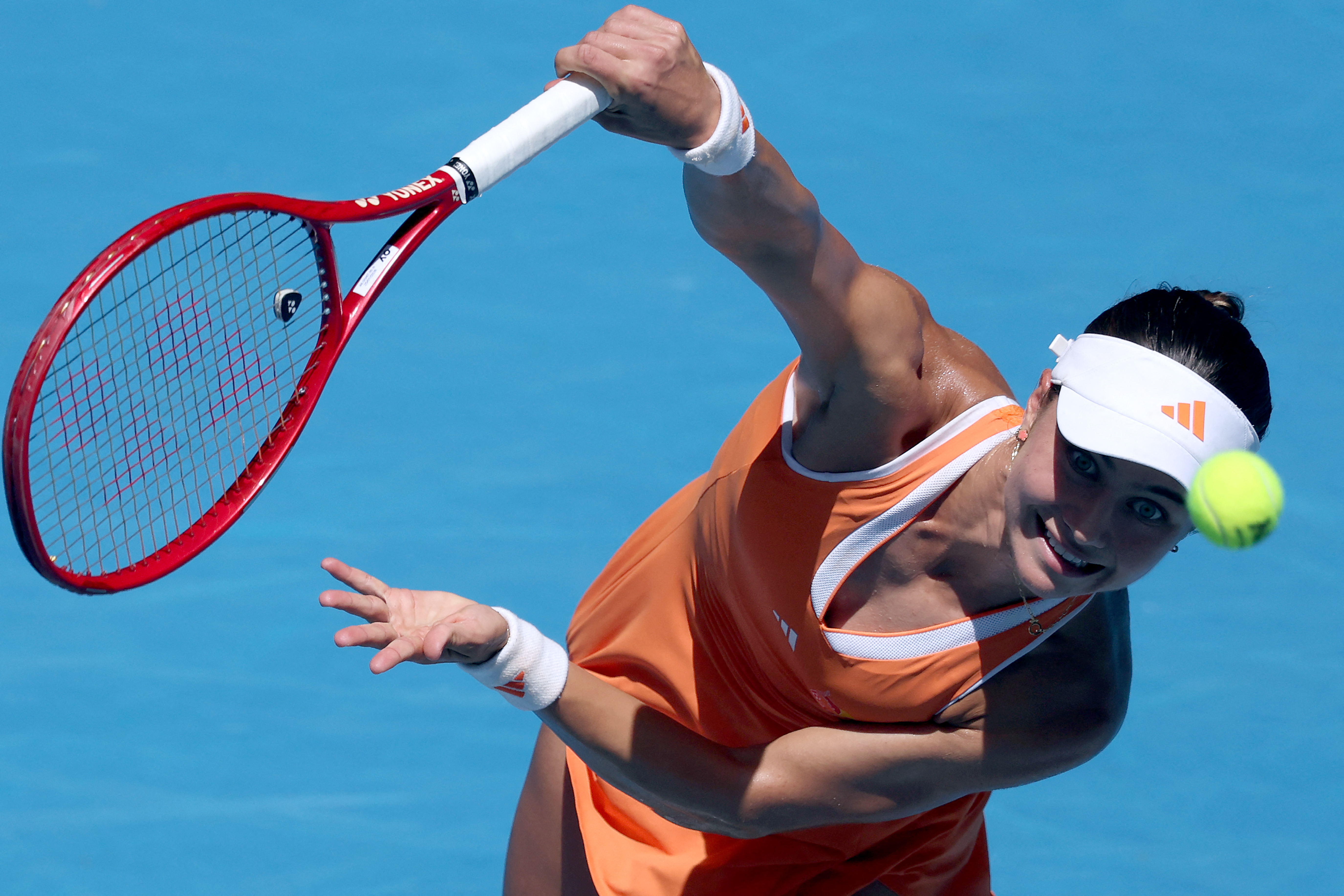 美國18歲網球新星約維奇 (Iva Jovic) 週日只花53分鐘就晉級澳網女單8強。法新社