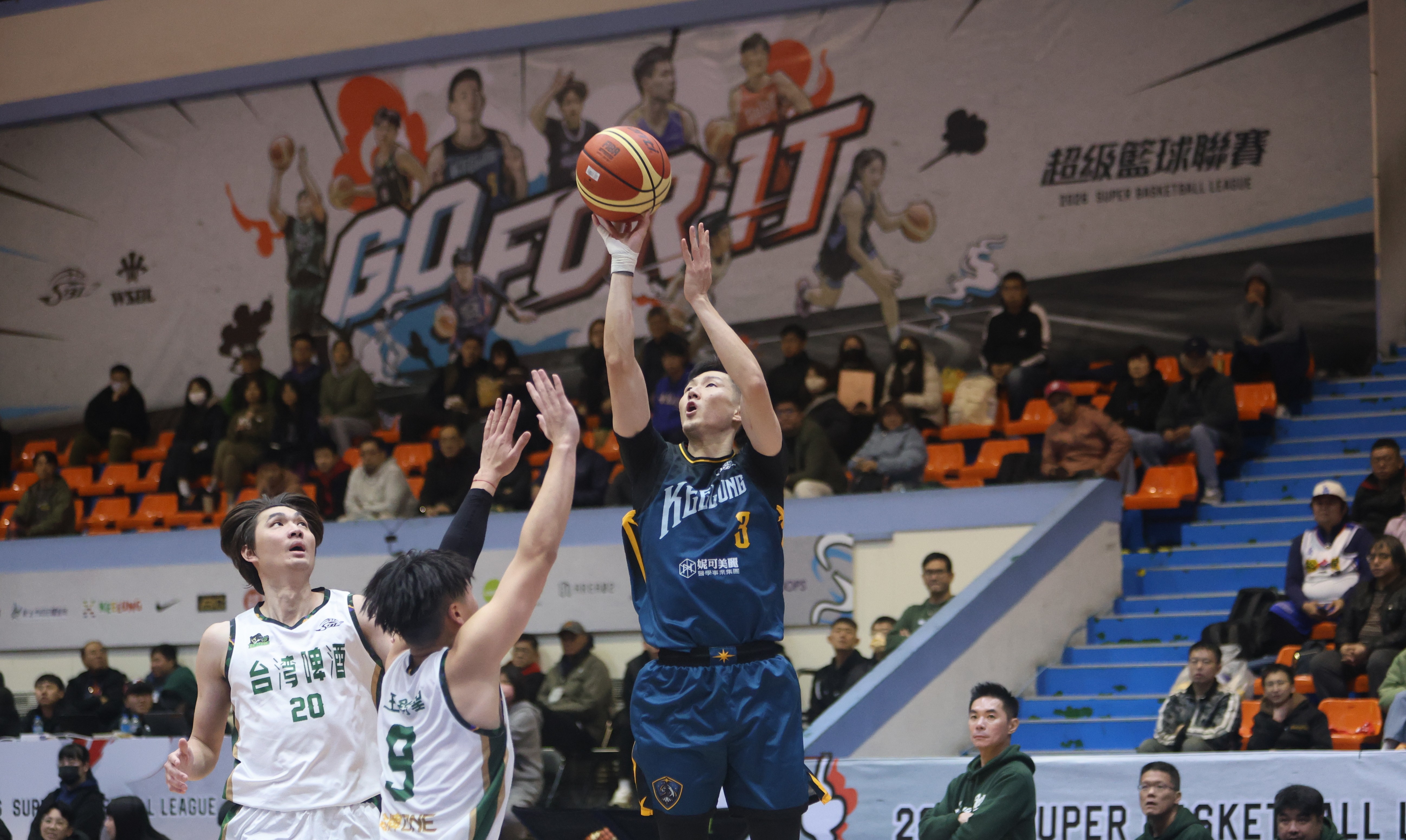 王子綱得分控球兩頭扛，下半場關鍵三分助基隆奪首勝。陳楷攝