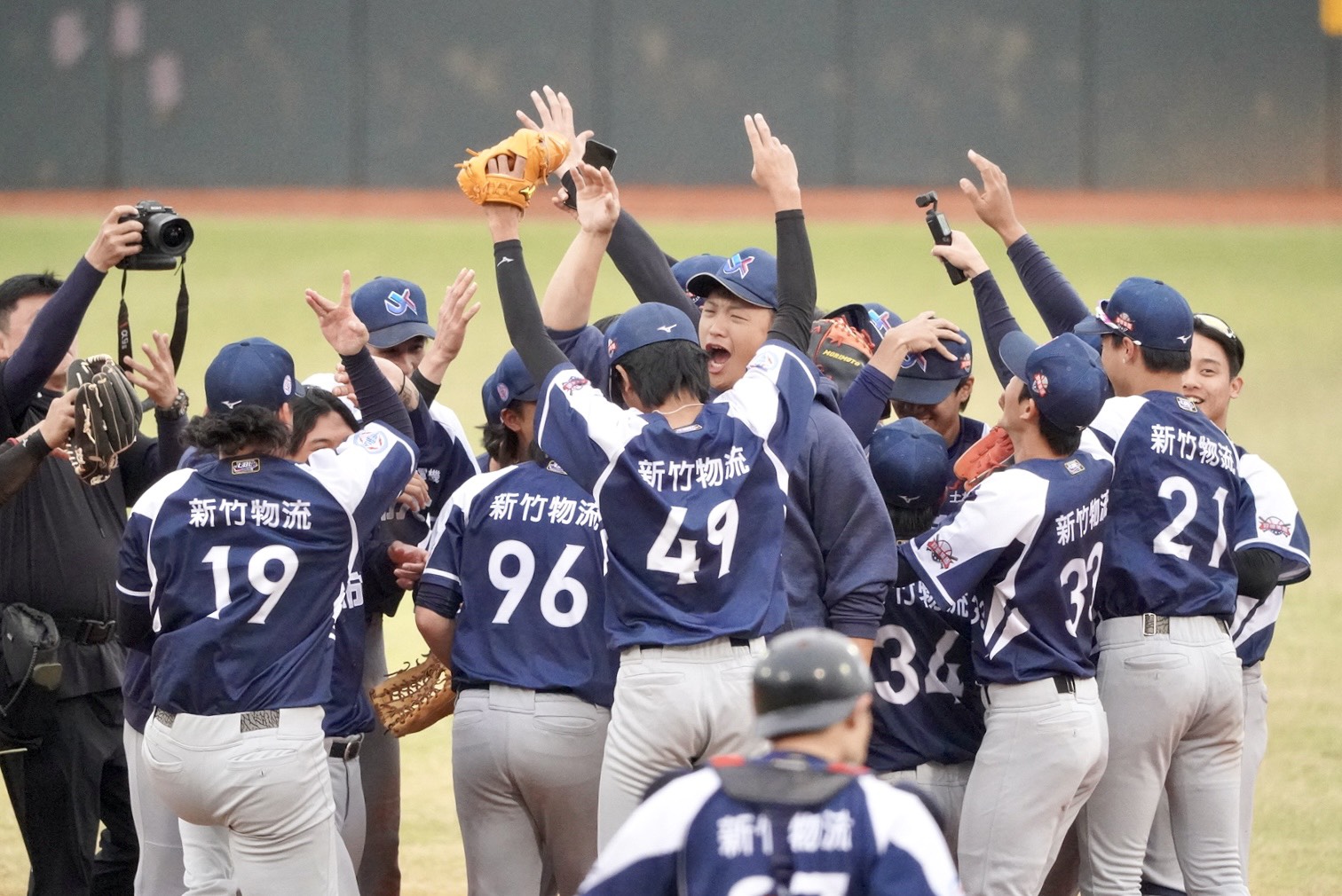 台北市大晉級4強。大專體總提供