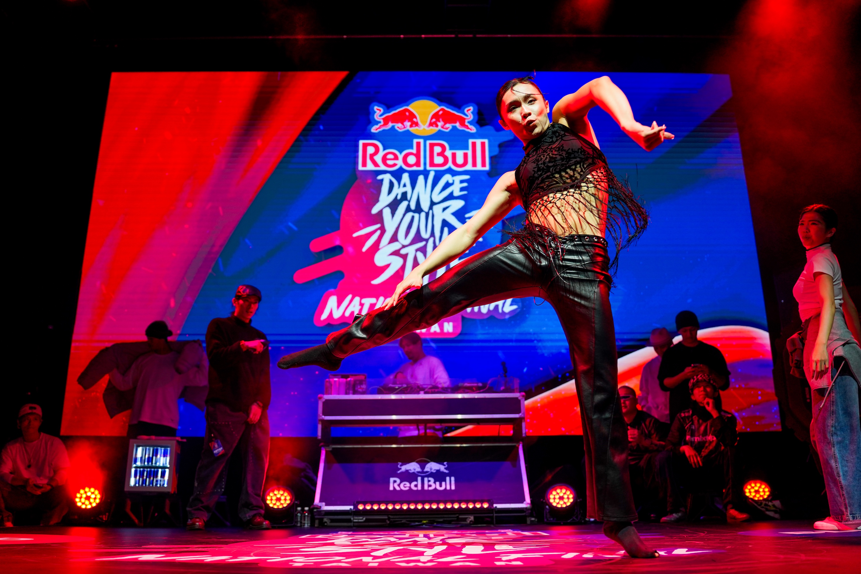 Sunny巫宗諺以黑馬之姿展現強大Waacking實力，以乾淨俐落的甩手動作掠奪觀眾目光。Red Bull 提供