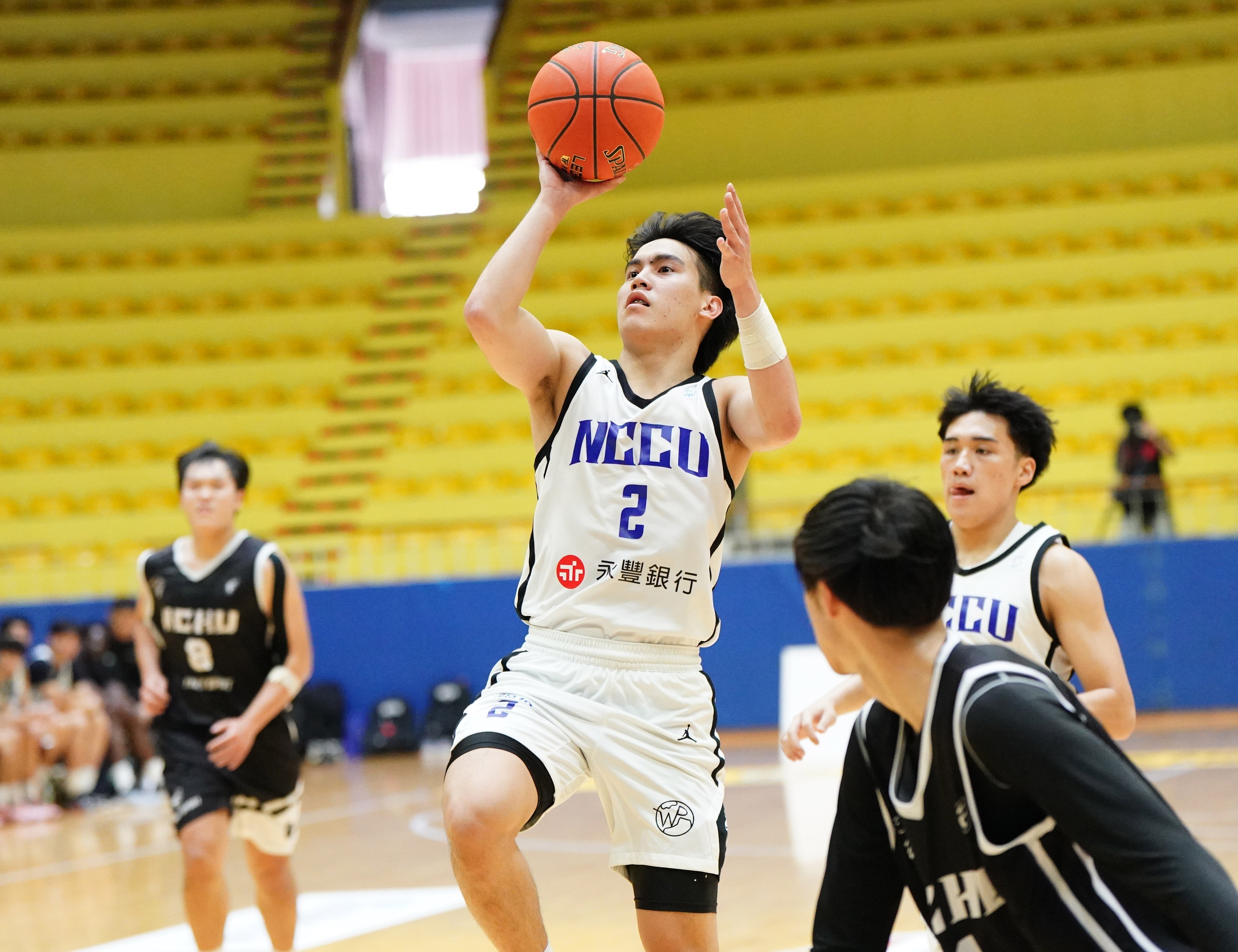 政治大學徐得祈命中3記外線全場攻下20分。大專體總提供