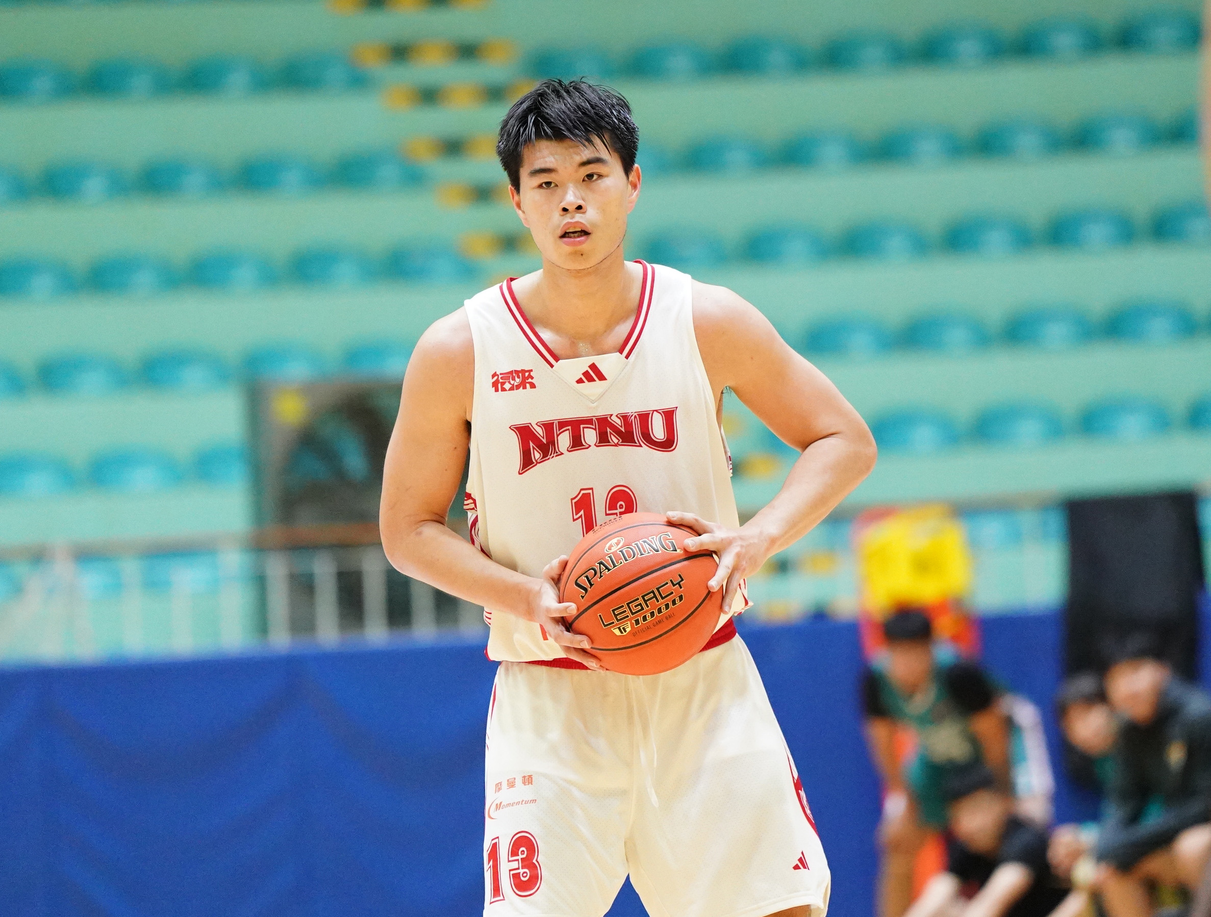 臺灣師大廖子程17分17籃板雙十。大專體總提供