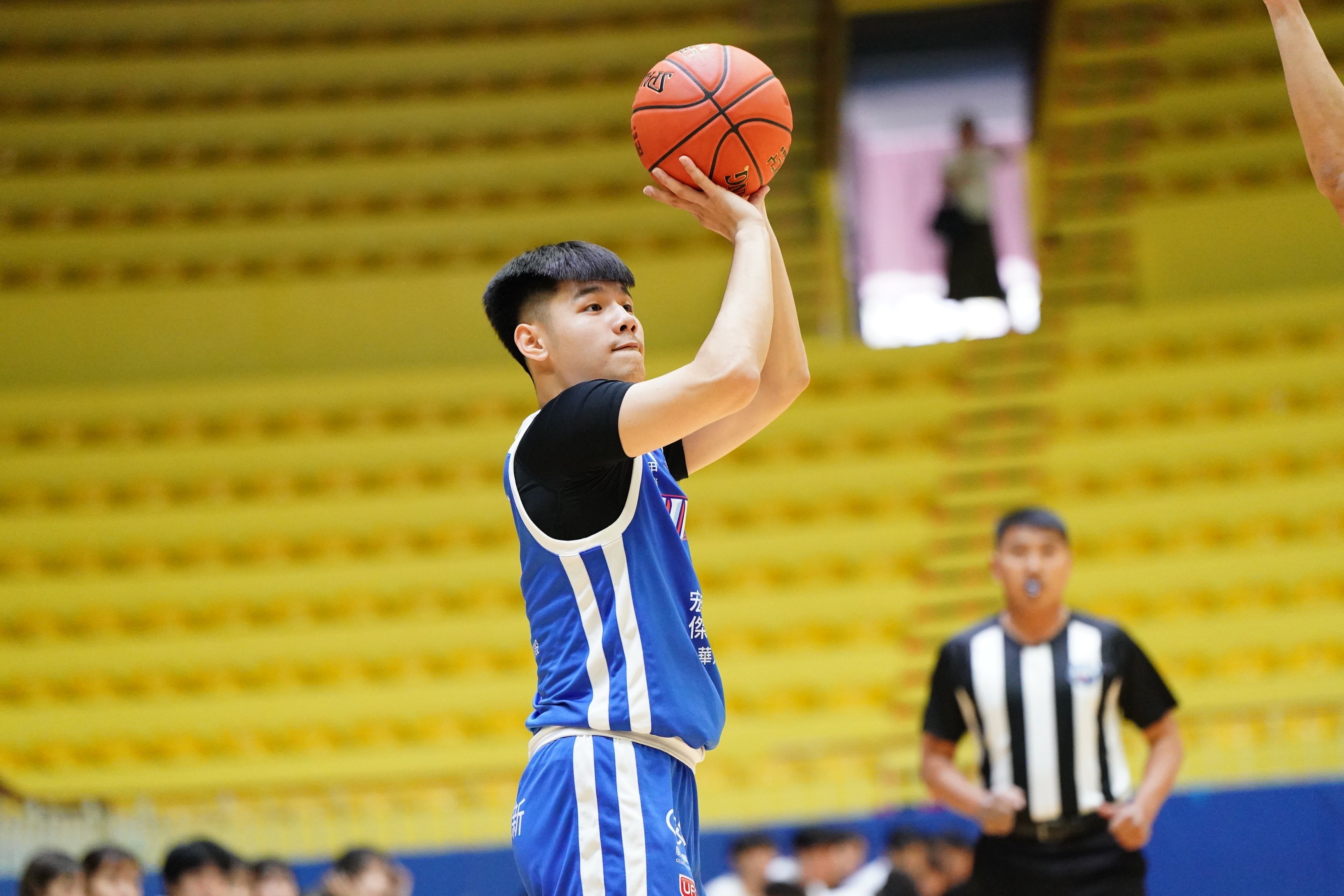 健行科大王鼎鈞20分含5顆外線。大專體總提供