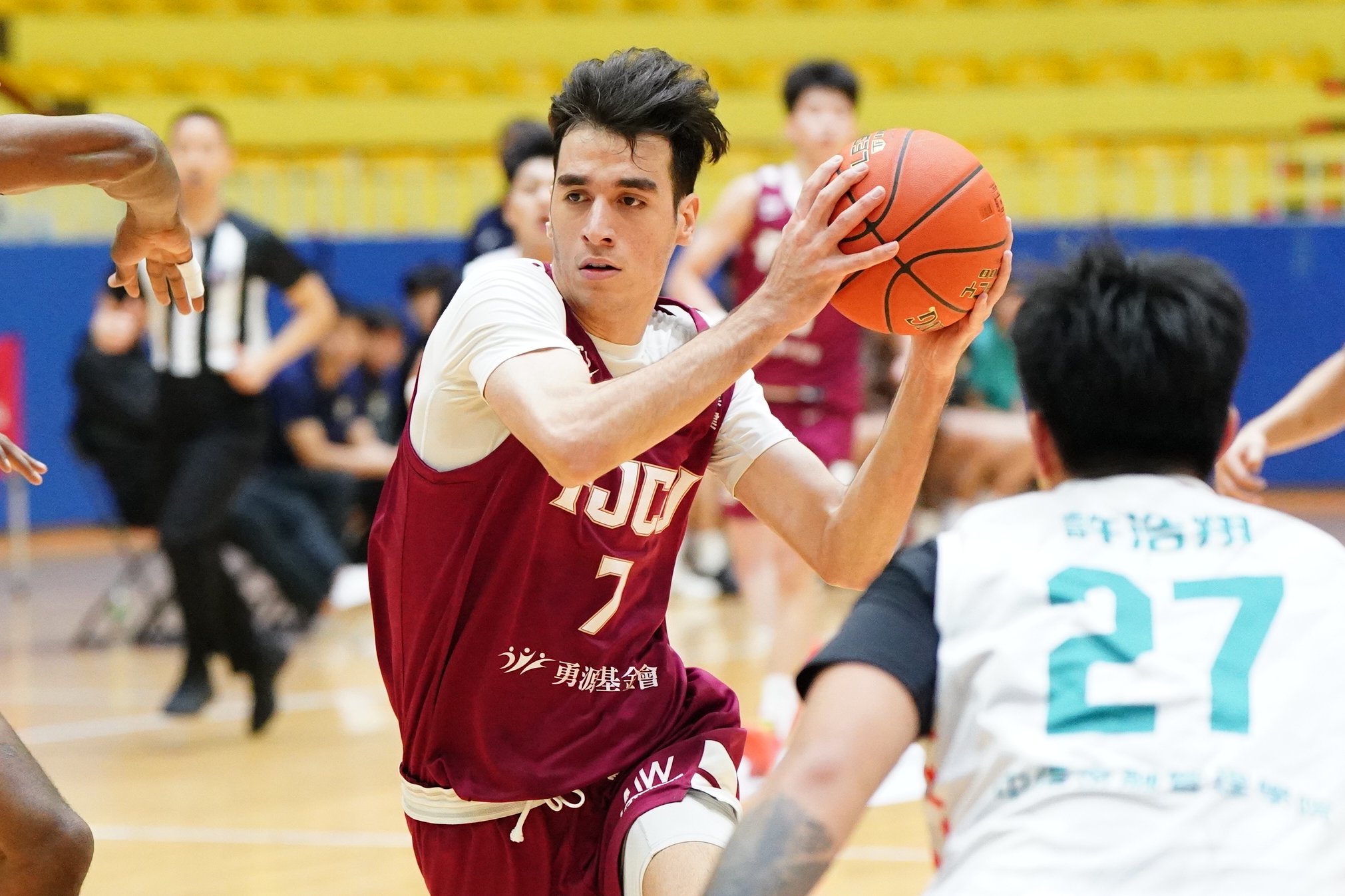 輔仁大學莫森19分13籃板。大專體總提供