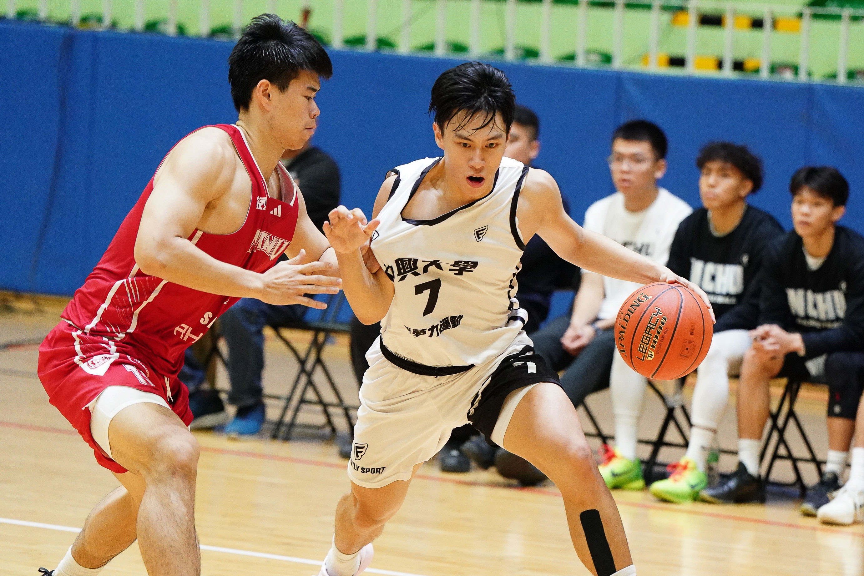 臺灣師大廖子程對位中興大學鄭仲宸。大專體總提供