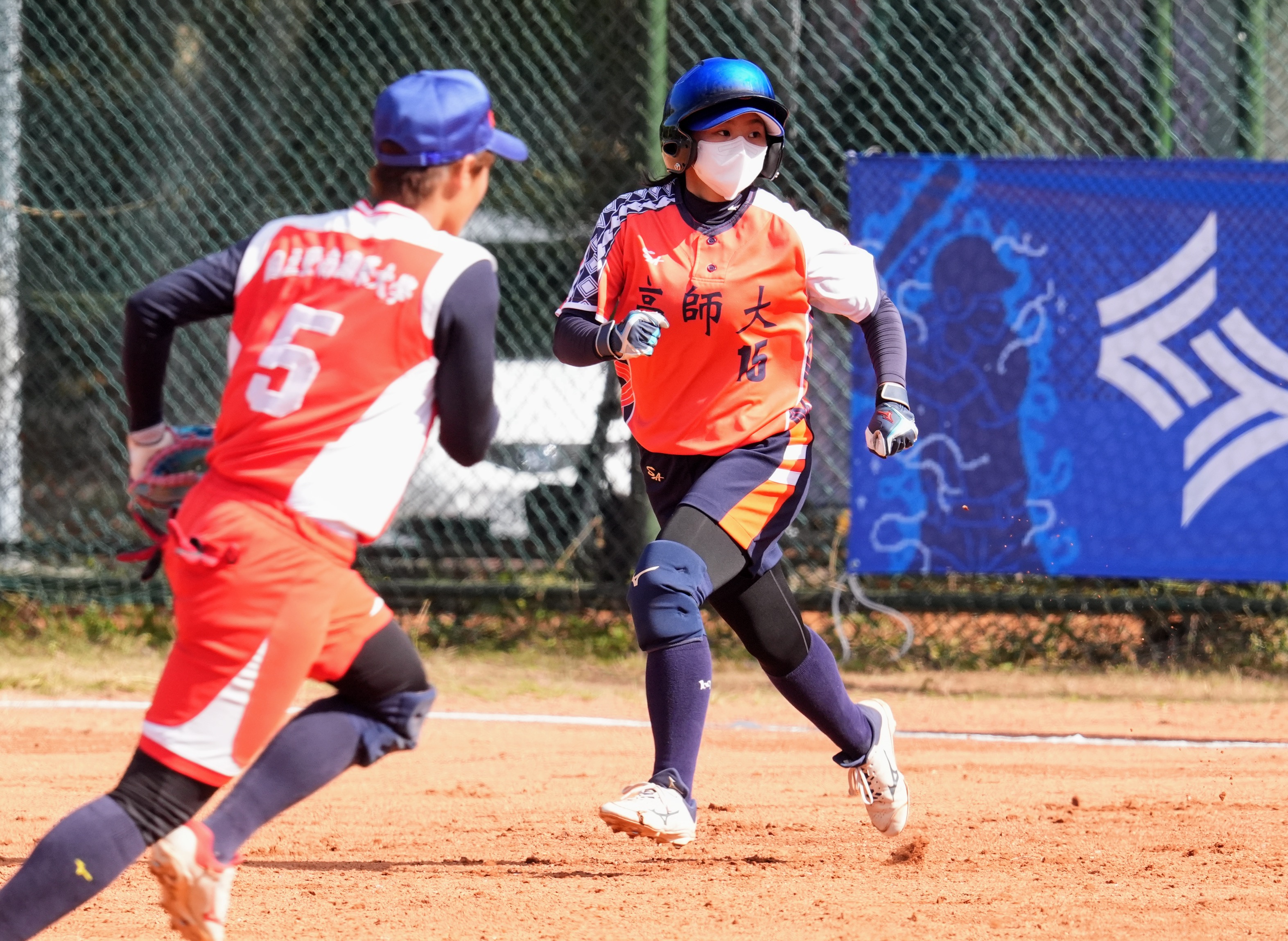 今年才轉到高師大的宋若綺擔任游擊手、第四棒，責任重大。大專體總提供