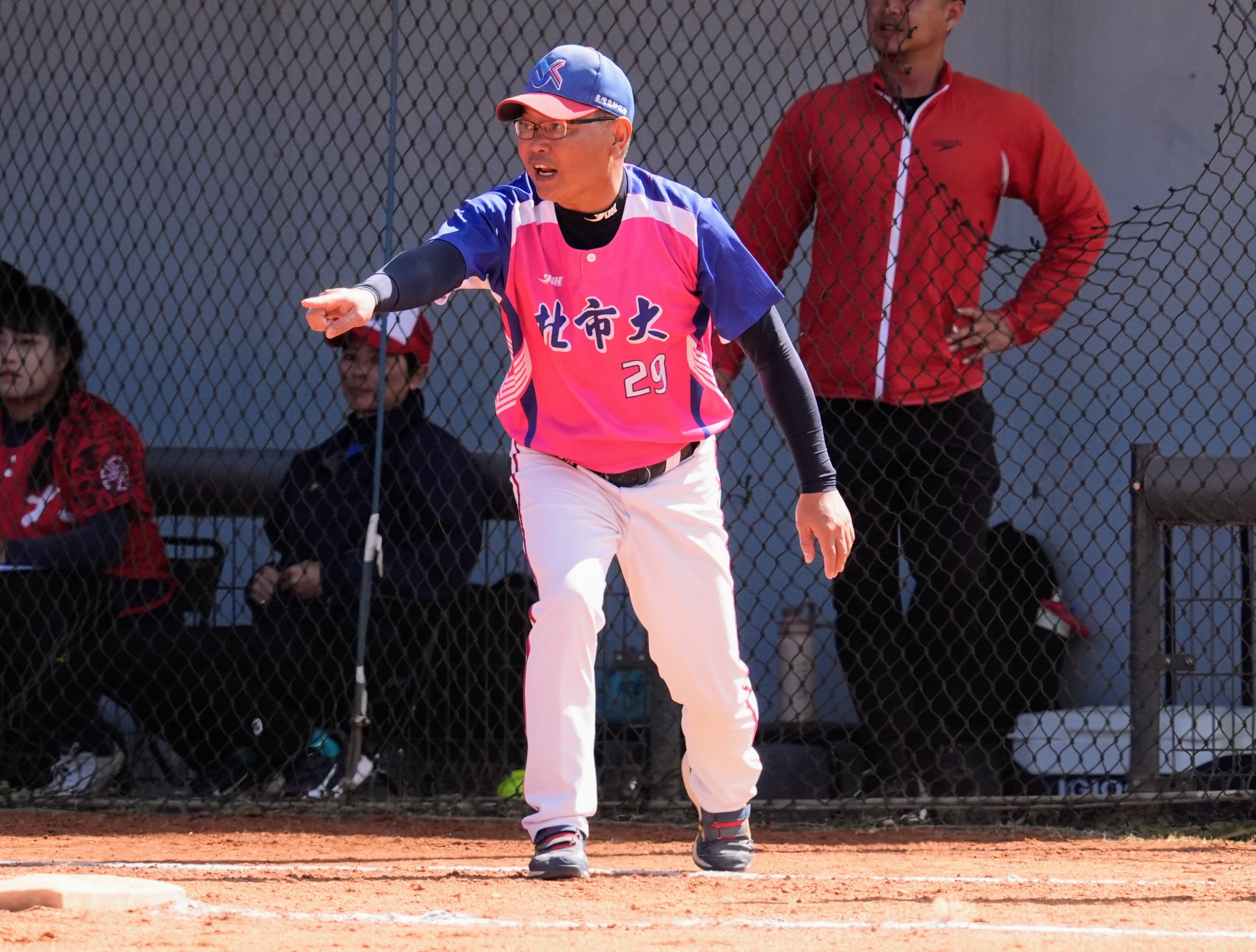 北市大教練李金為不滿意子弟兵表現，希望她們可以從高張力賽事中學到寶貴經驗。大專體總提供