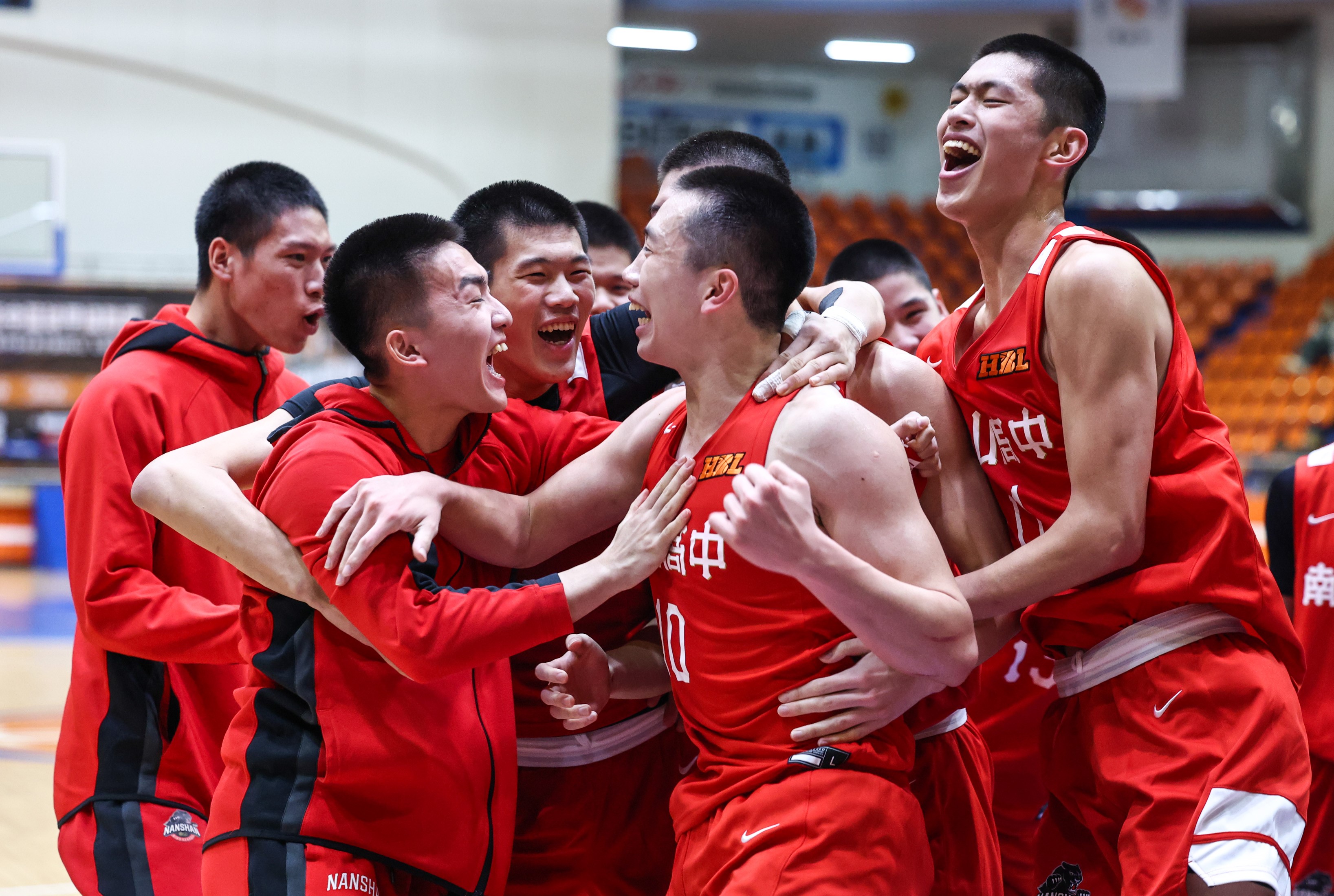 南山謝旻耕0.1壓哨率連2場準絕殺。高中體總提供