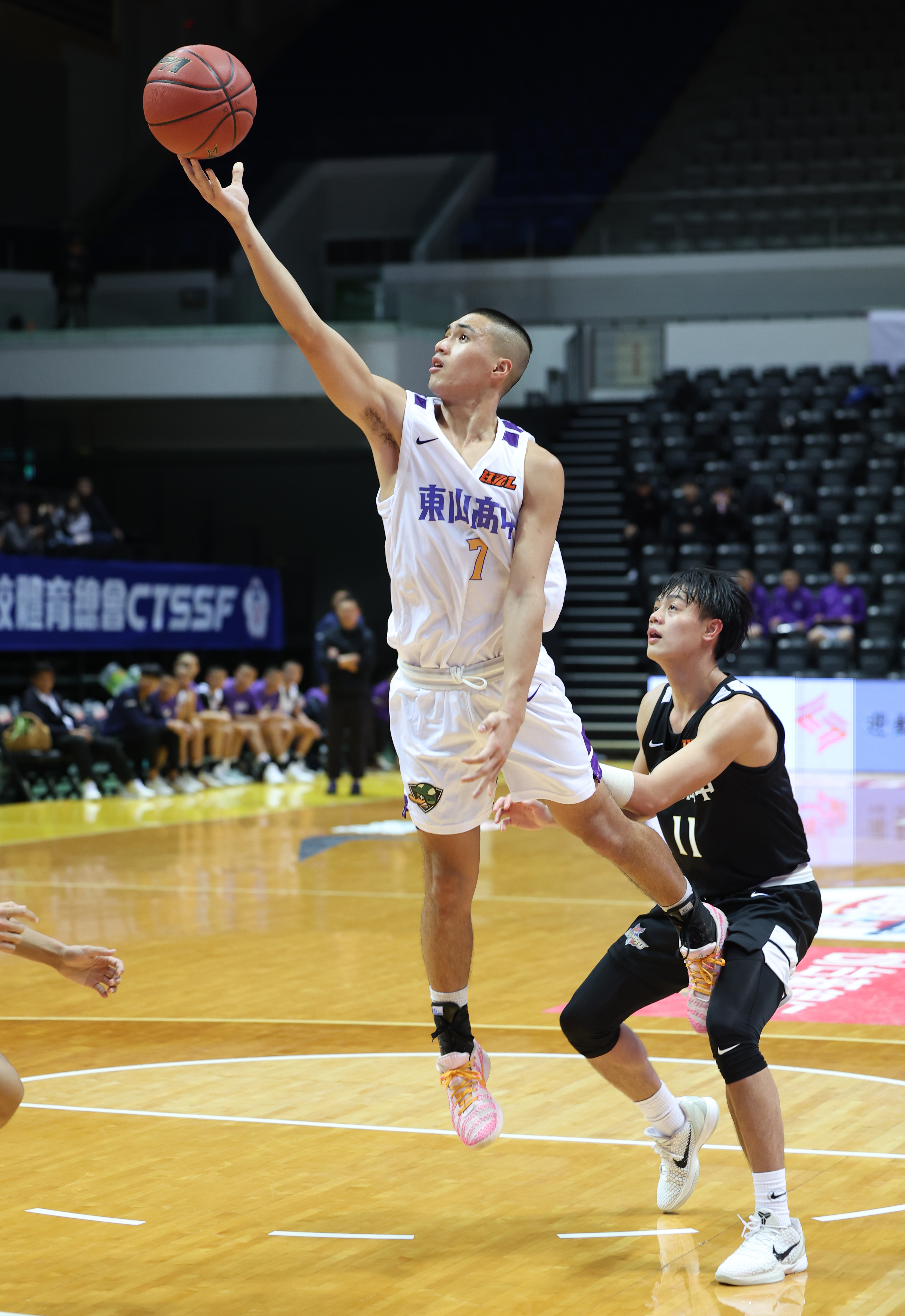 東山田亞脩挑籃。高中體總提供
