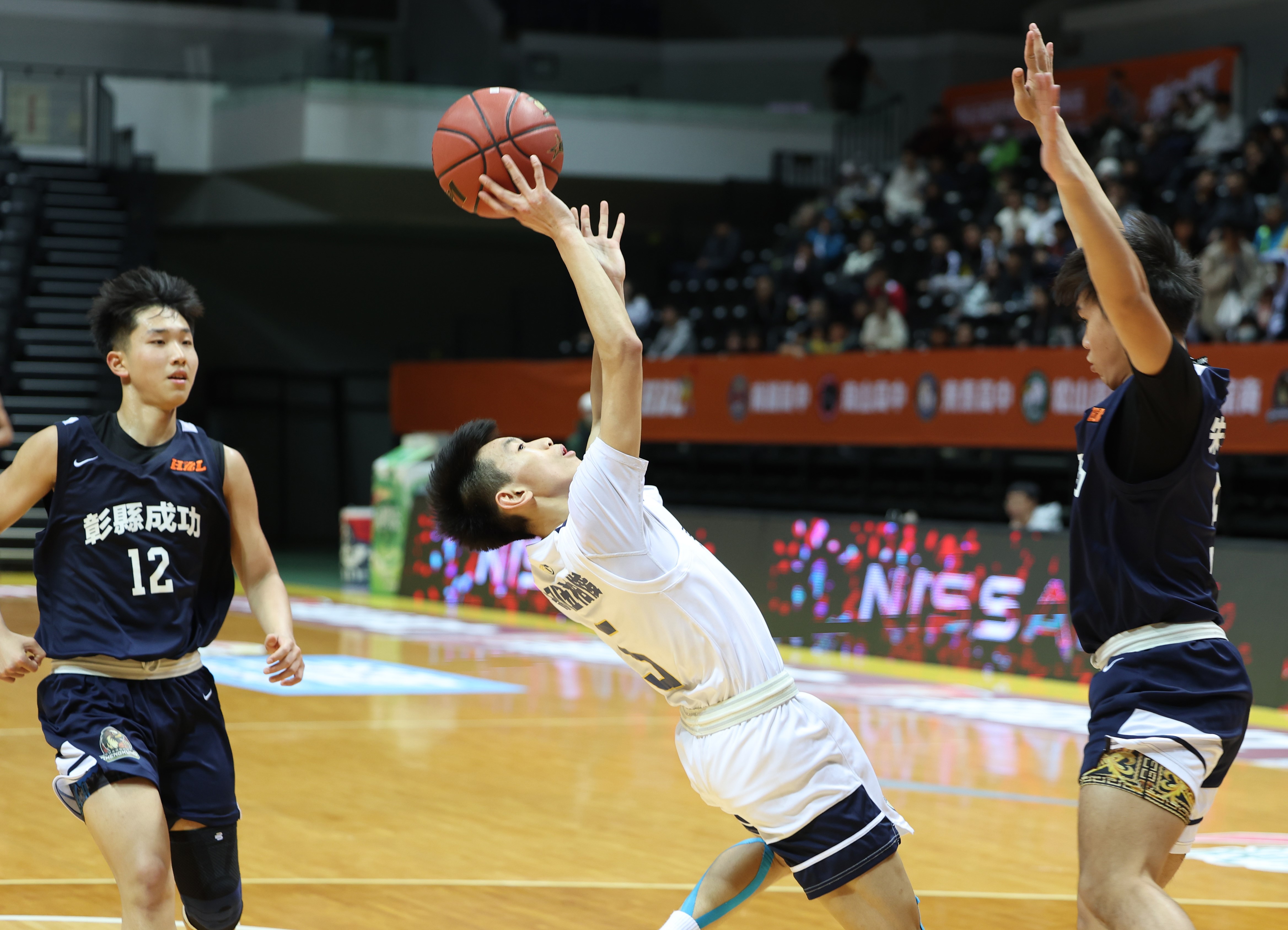 紀伍柏俊 。高中體總提供