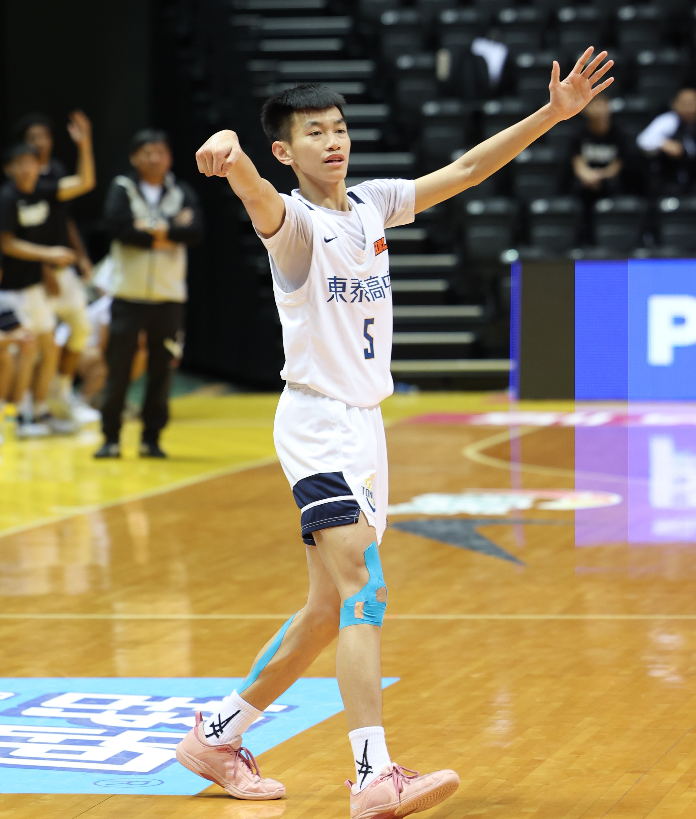 紀伍柏俊 。高中體總提供