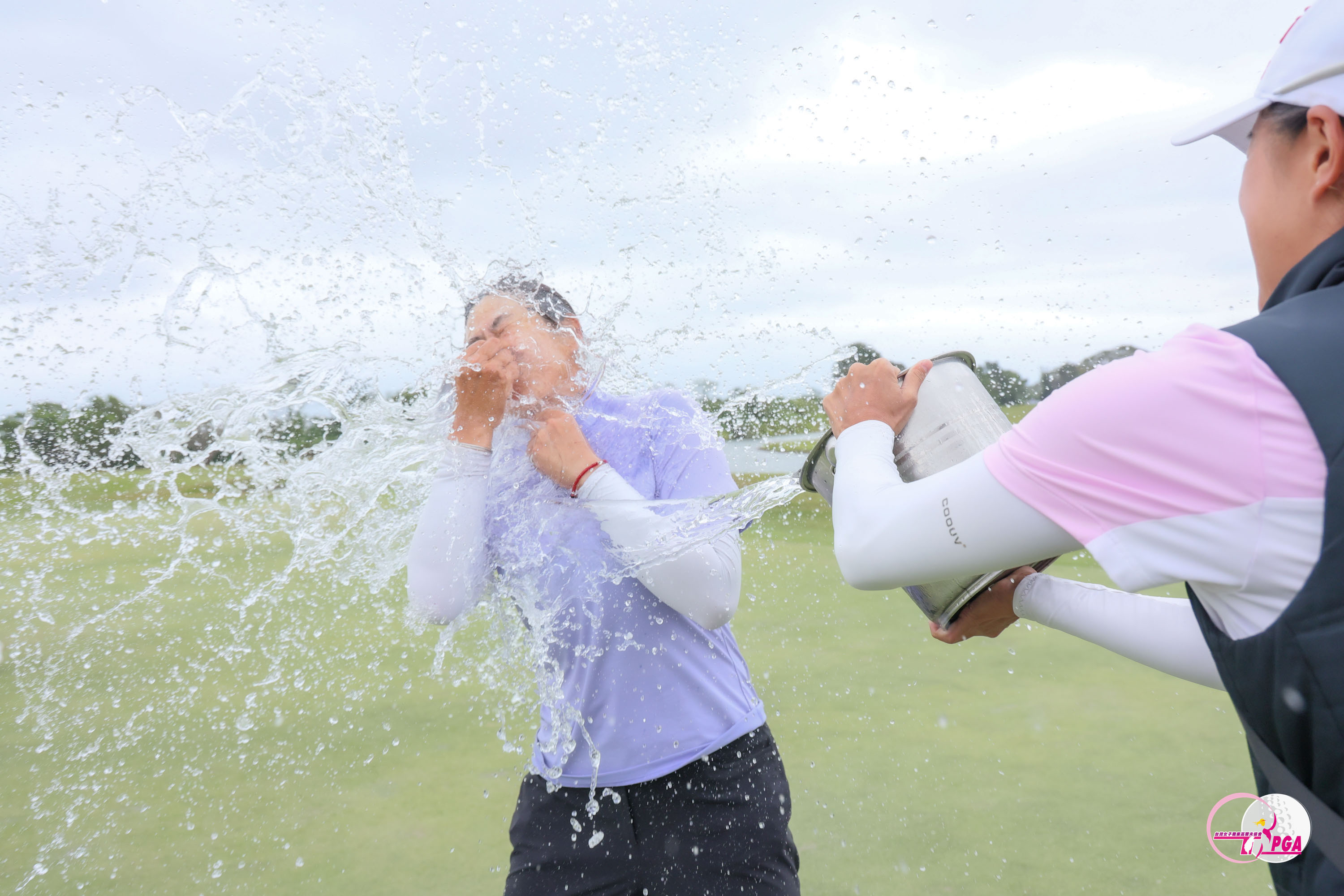 黃靖第三回合打出66桿的佳績以三回合總桿205桿-11逆轉奪下冠軍。Tlpga／葉勇宏攝