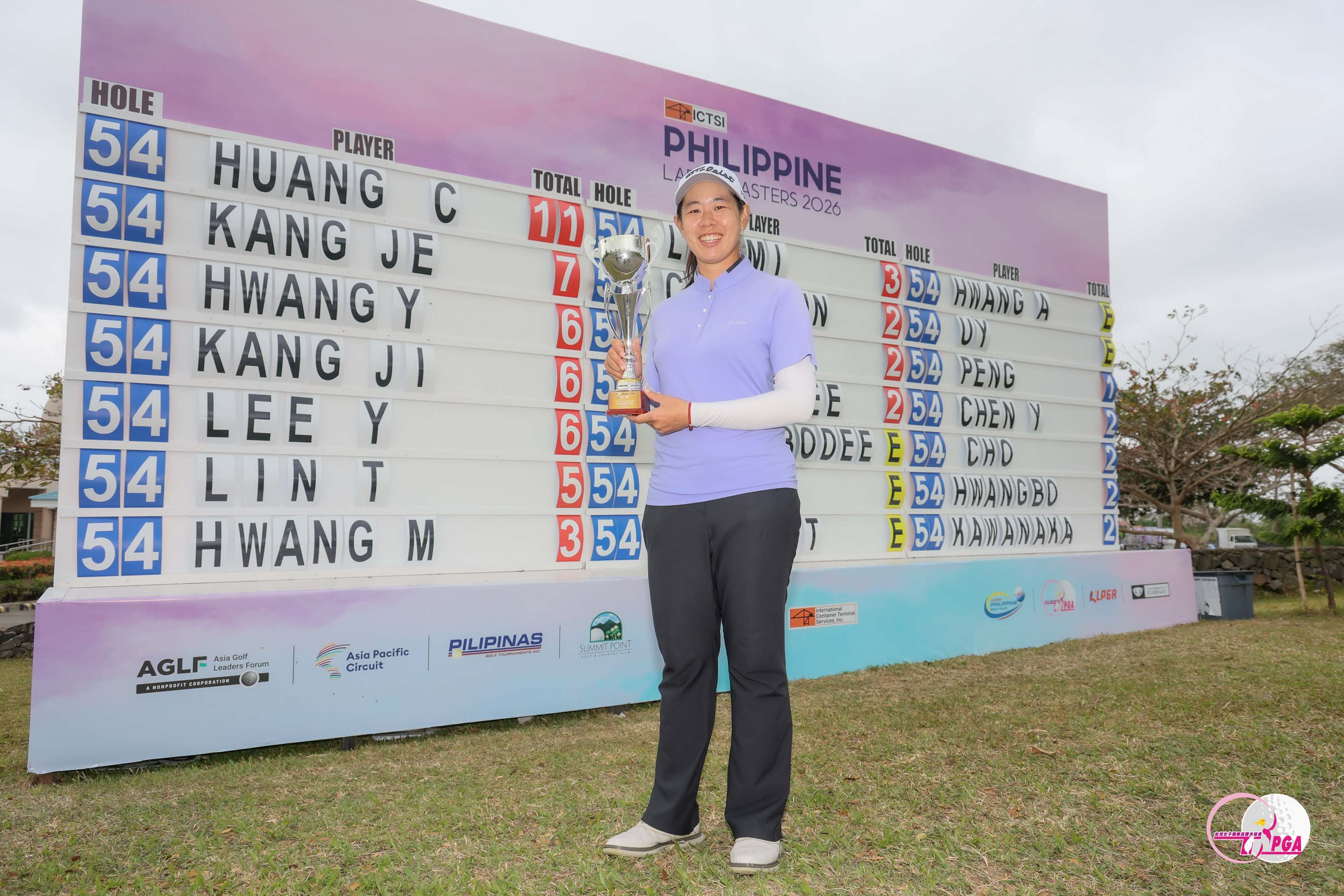 黃靖第三回合打出66桿的佳績以三回合總桿205桿-11逆轉奪下冠軍。Tlpga／葉勇宏攝