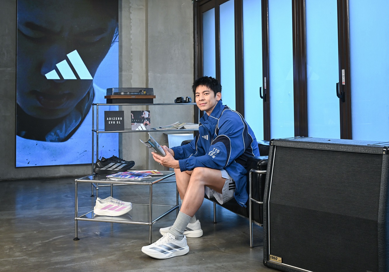 全新Adidas Adizero Evo Sl輕快腳感搭配節奏引領跑步新體驗。官方提供