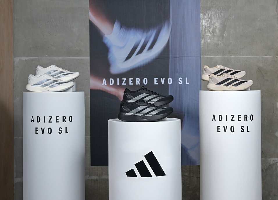 adidas Adizero Evo Sl全腳掌採用 Lightstrike Pro 中底科技提供卓越能量回饋。官方提供