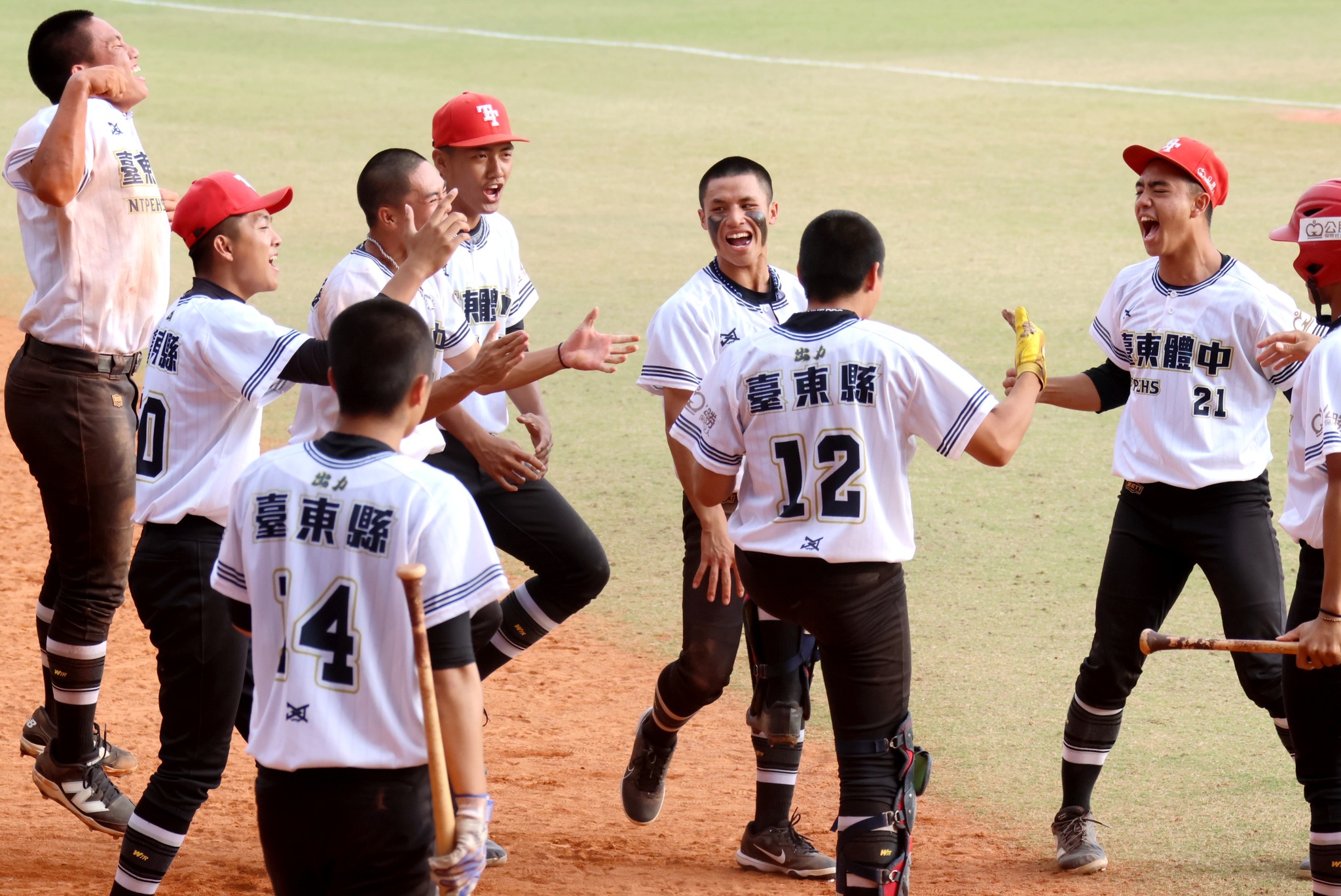 東體逆轉勝，連續7年晉8強。學生棒聯提供