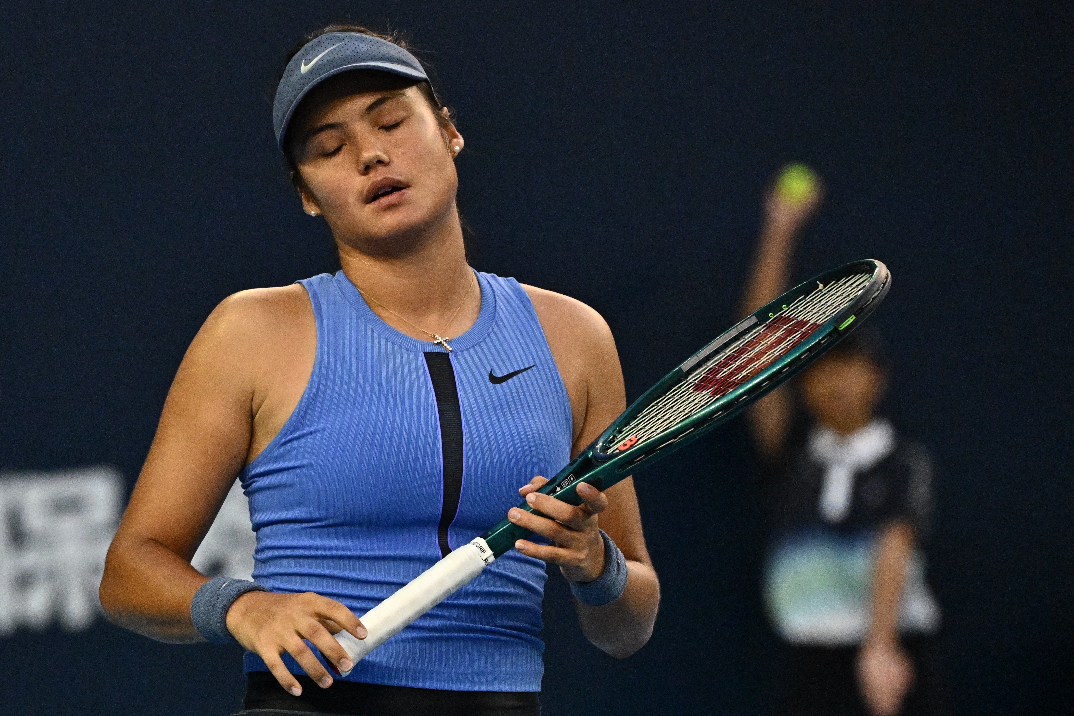 英國網球甜心拉杜卡努（Emma Raducanu）於卡達公開賽首輪打到第三盤退賽。法新社