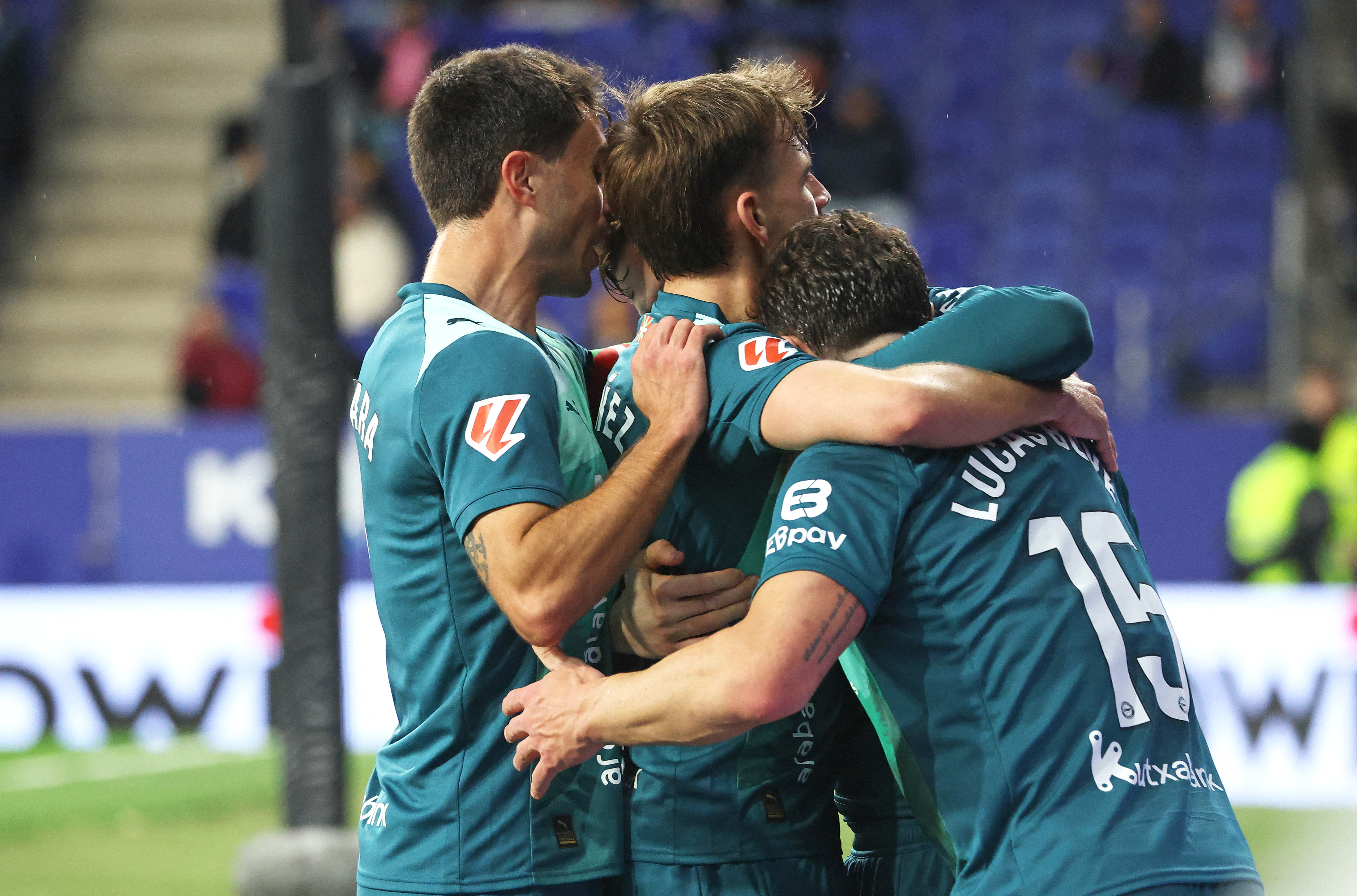 阿拉維斯主場求穩,赫羅納士氣正盛,雙方都缺人,但戰意拉滿。法新社