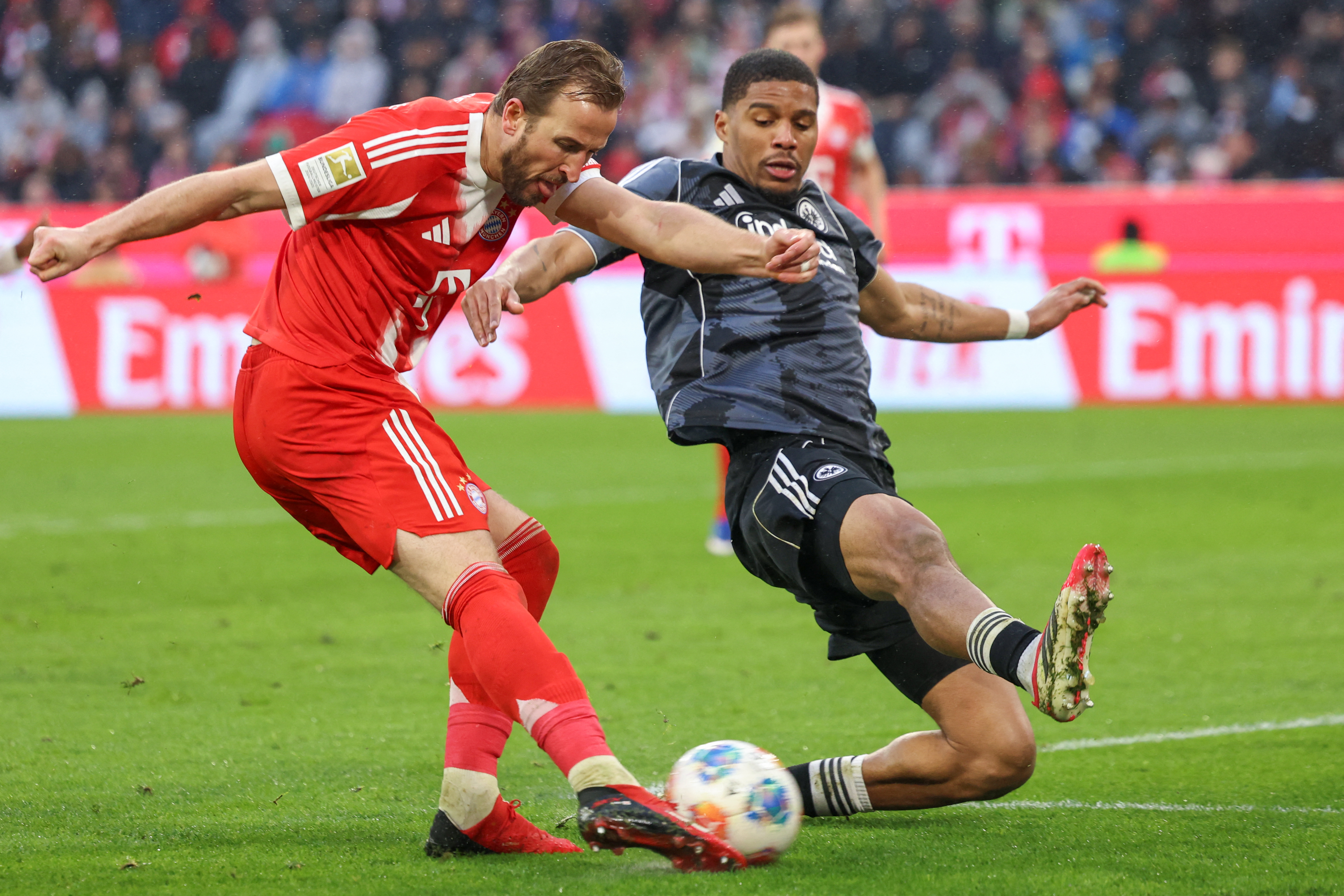 凱恩（Harry Kane，左）再度梅開二度。法新社