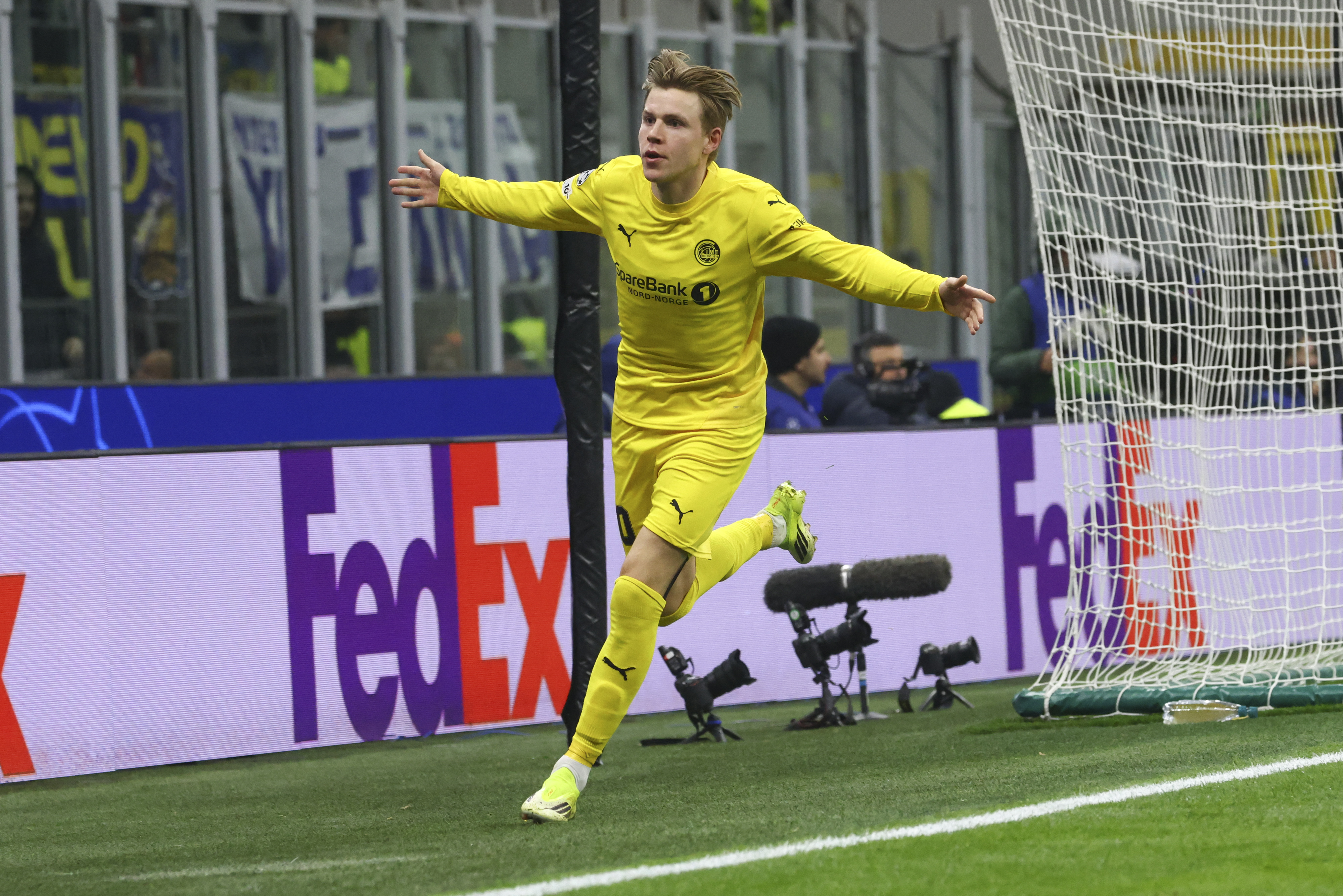 過去曾效力AC米蘭的豪格(Jens Petter Hauge)1進球1助攻打敗國米。法新社