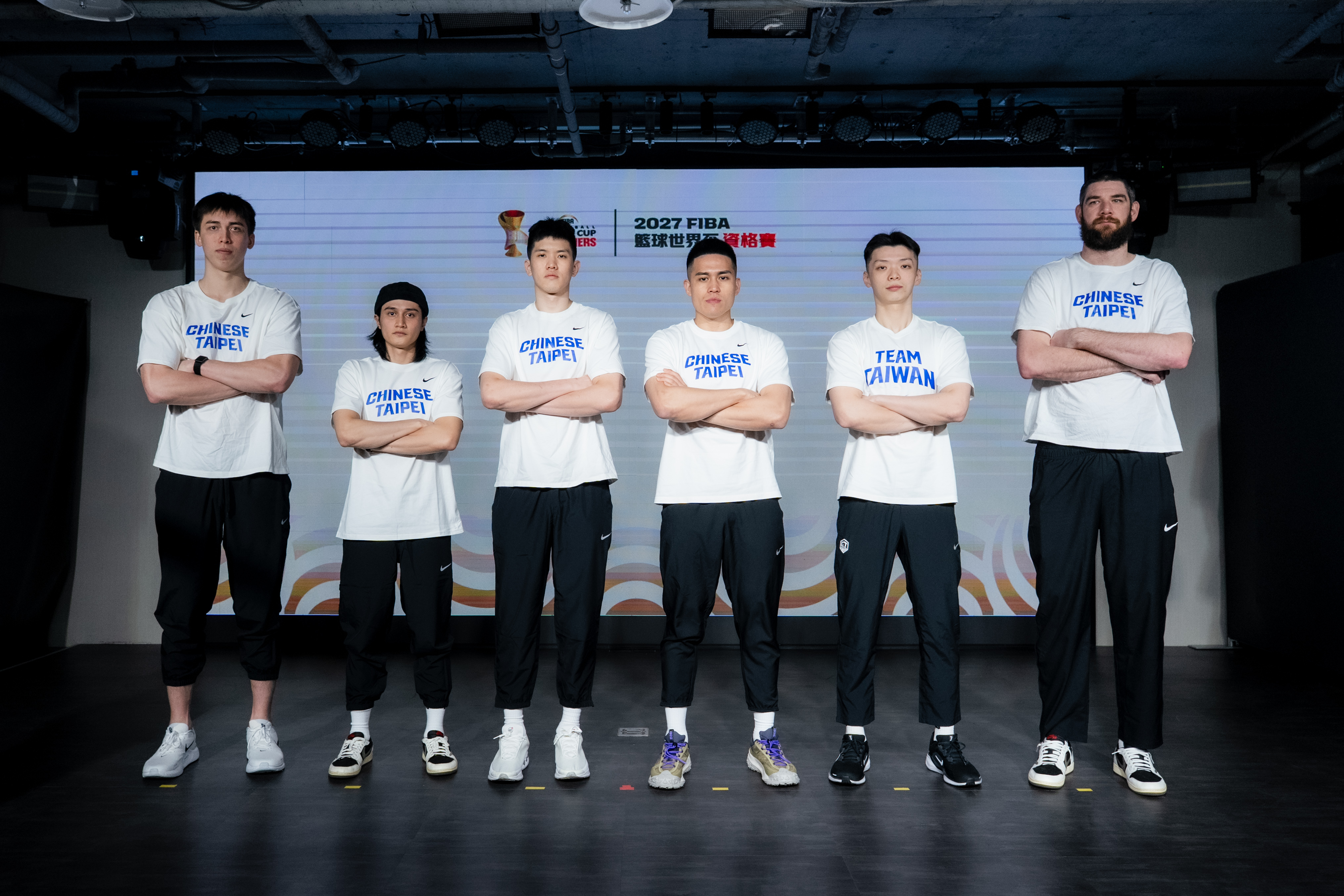 FIBA世界盃籃球賽亞洲區資格賽第二階段即將開打，中華隊球員譚傑龍（左至右）、高錦瑋、林庭謙、陳盈駿、李家慷、阿提諾出席。籃協提供