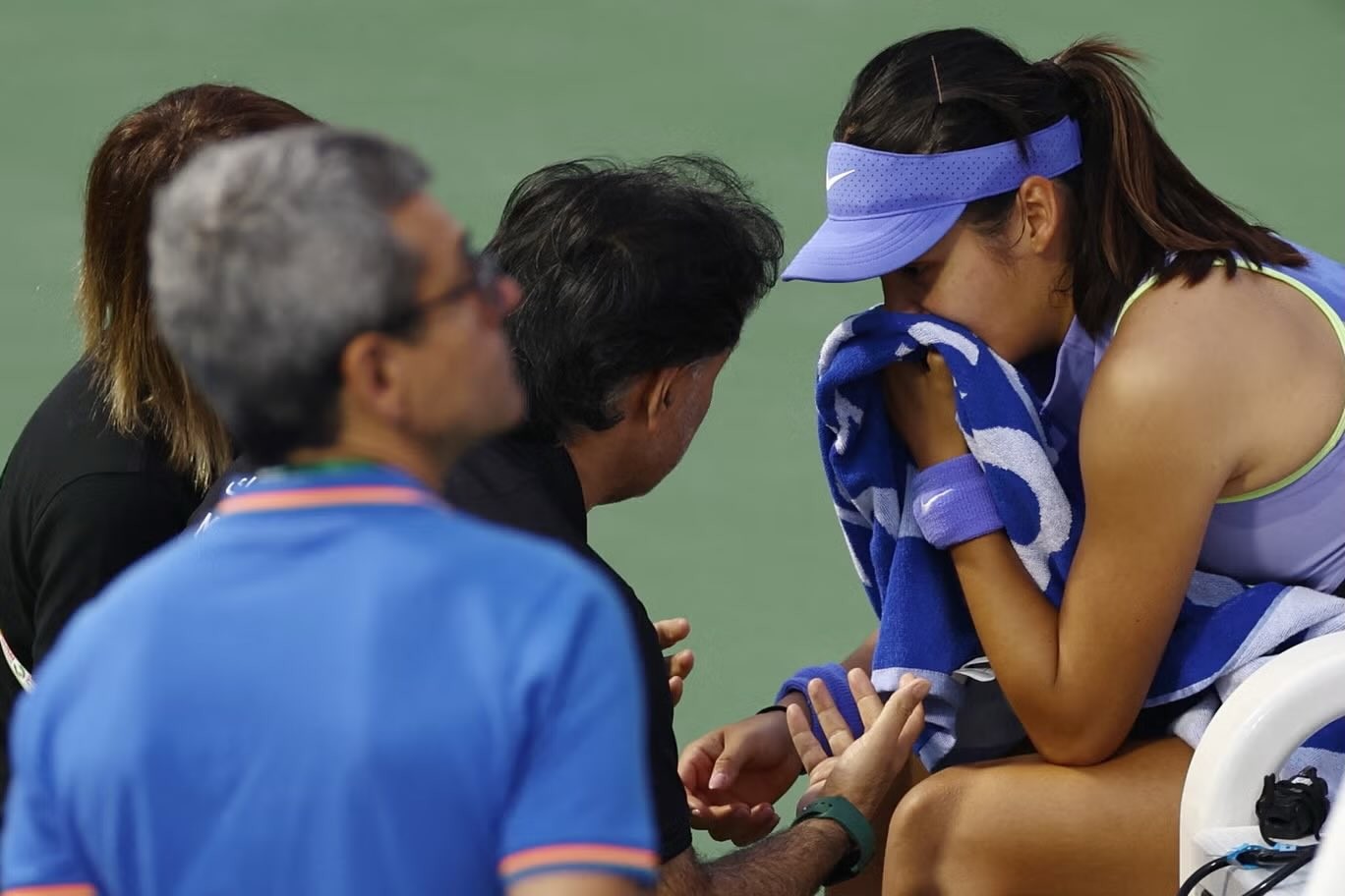 英國網球甜心拉杜卡努(Emma Raducanu)又遭遇身體不敵。法新社