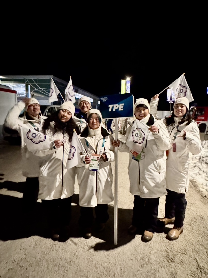 女子掌旗林欣蓉-柯爾蒂納開幕前。中華奧會提供