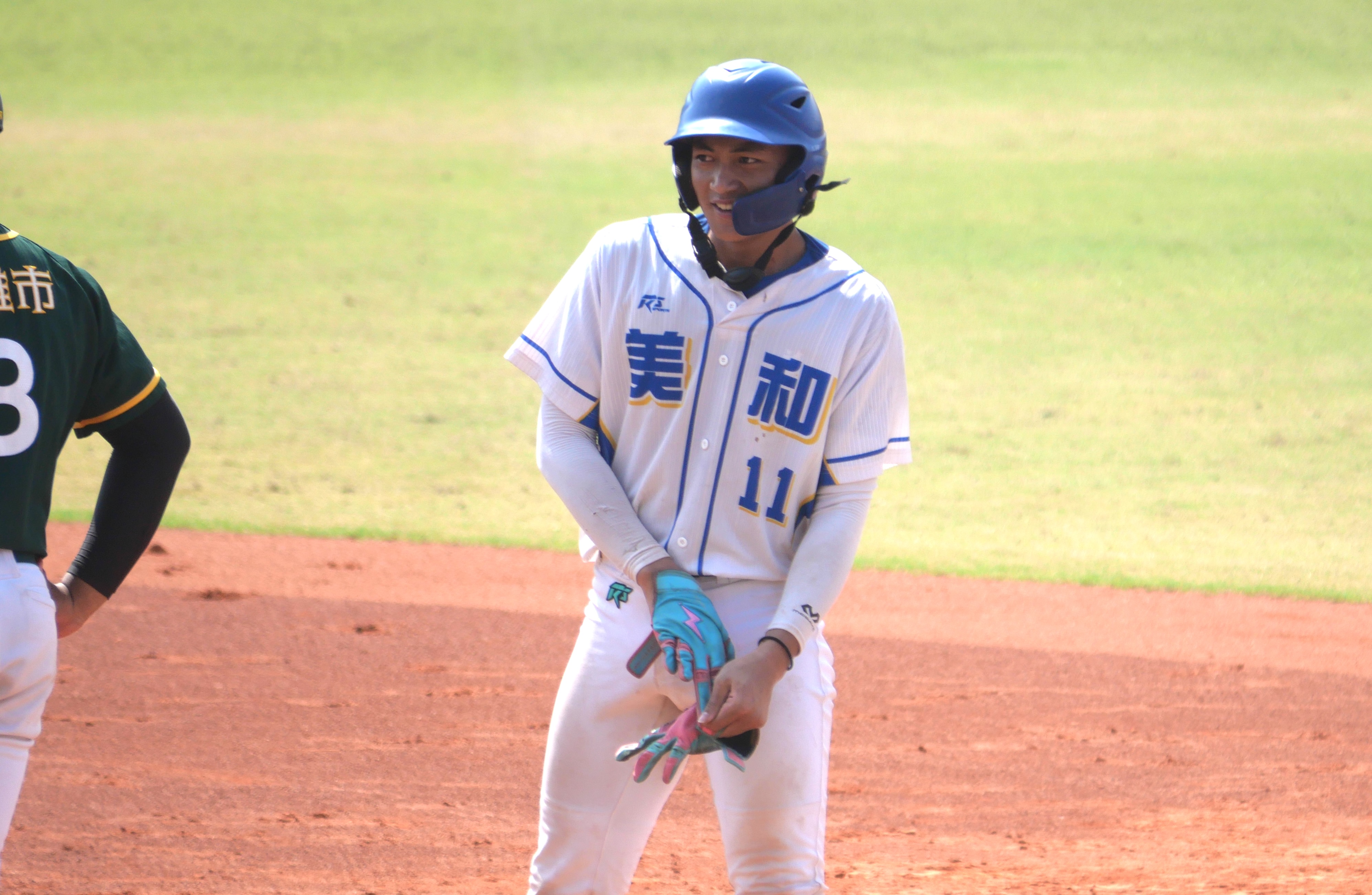 陳柏安敲2分打點致勝安。吳敏欣攝