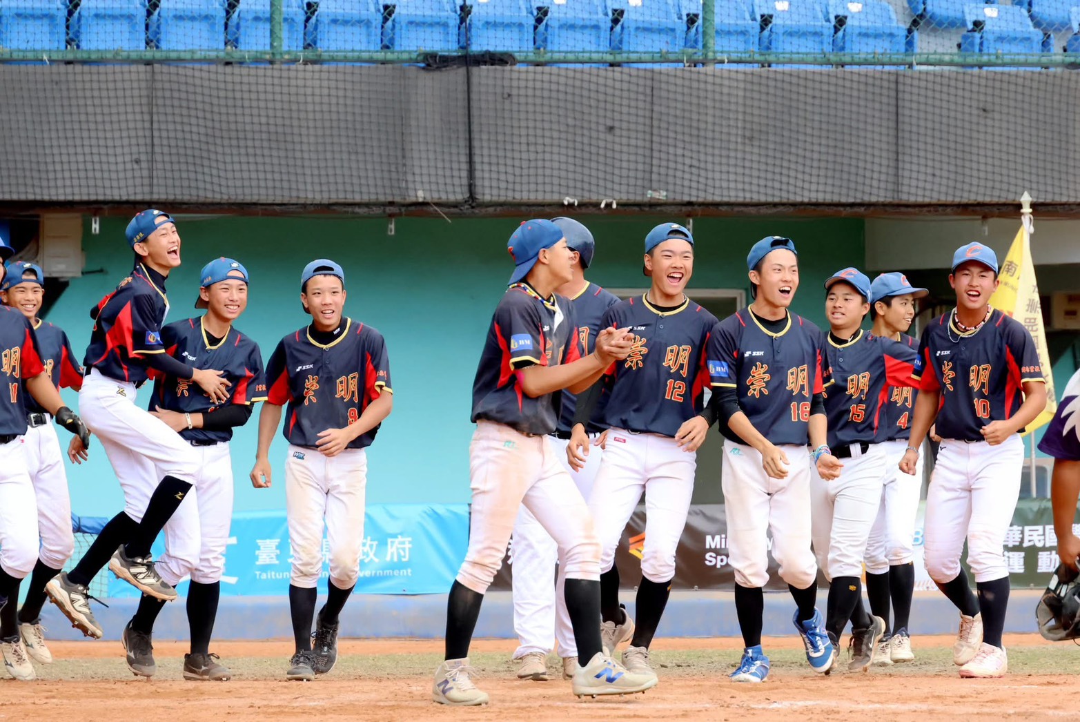 崇明氣走中興晉級32強。學生棒聯提供
