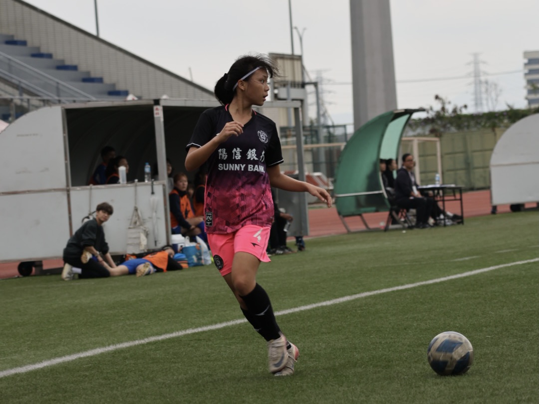 賴思橙梅開二度踢進木蘭聯賽首顆進球。官方提供