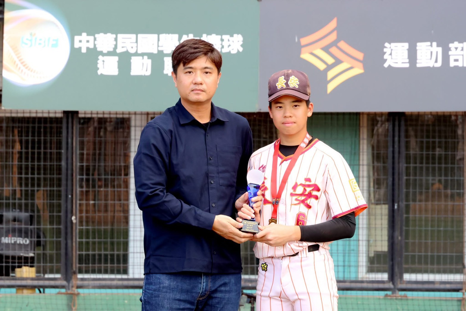 賴誠傑拿下MVP大獎。學生棒聯提供