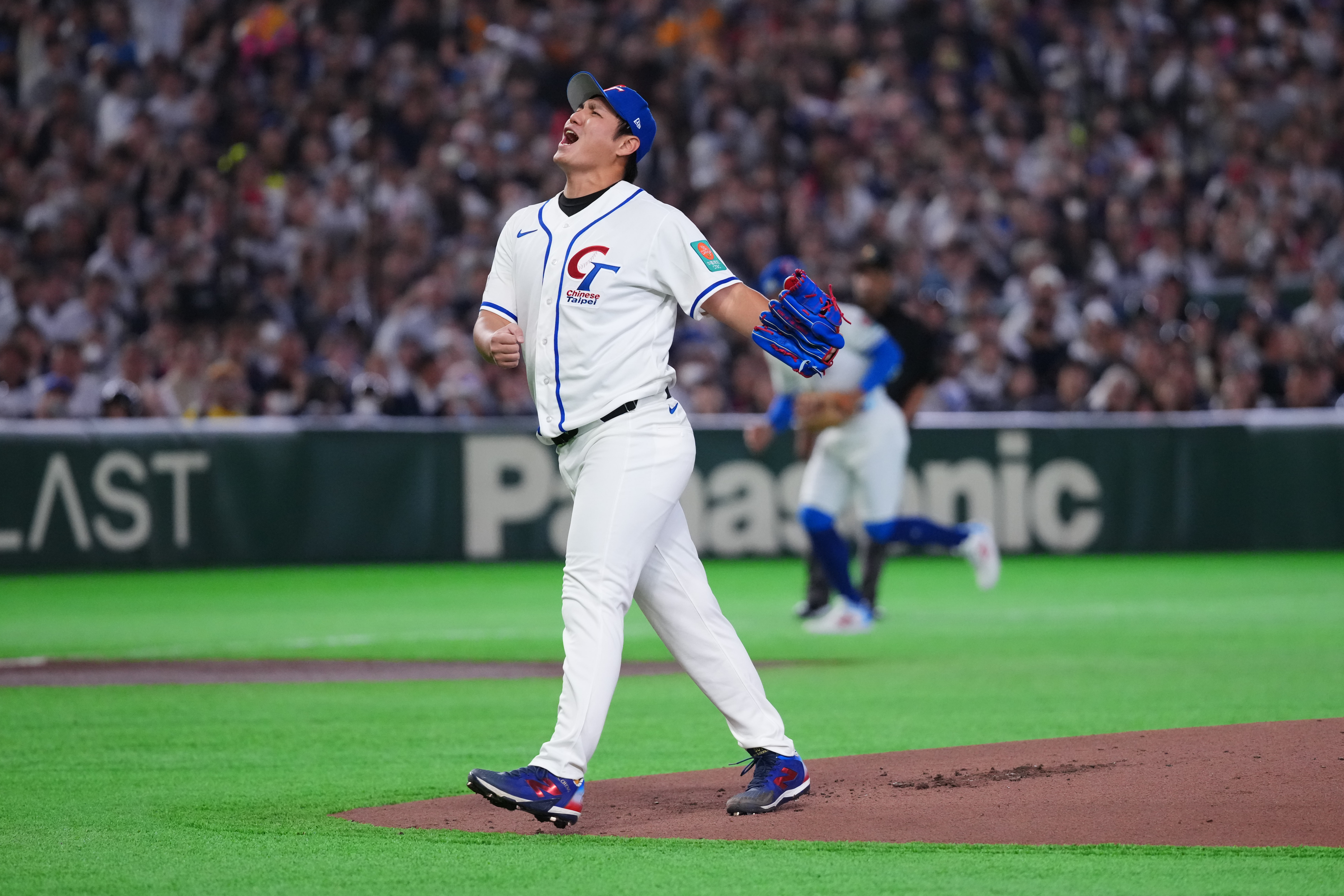 鄭浩均首局化解危機。記者劉峻誠攝