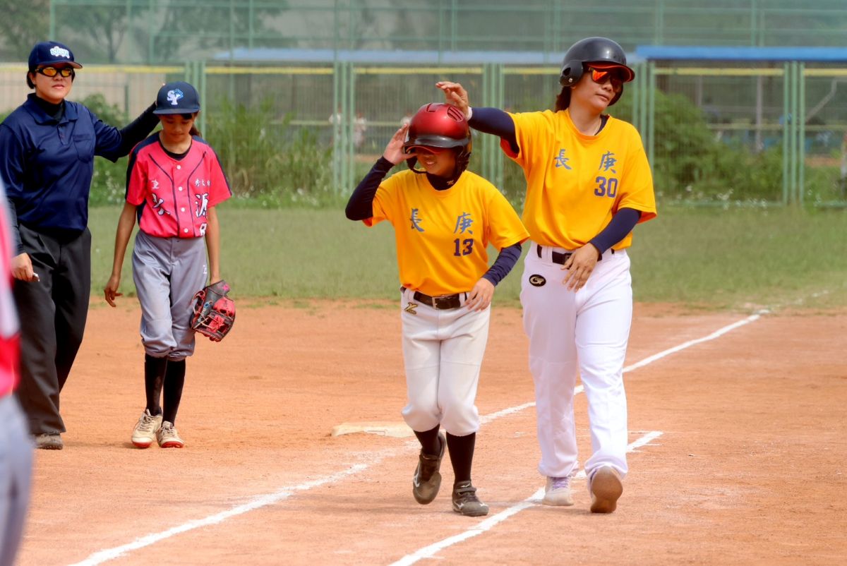 長庚顏鈞容再見安打。學生棒聯提供