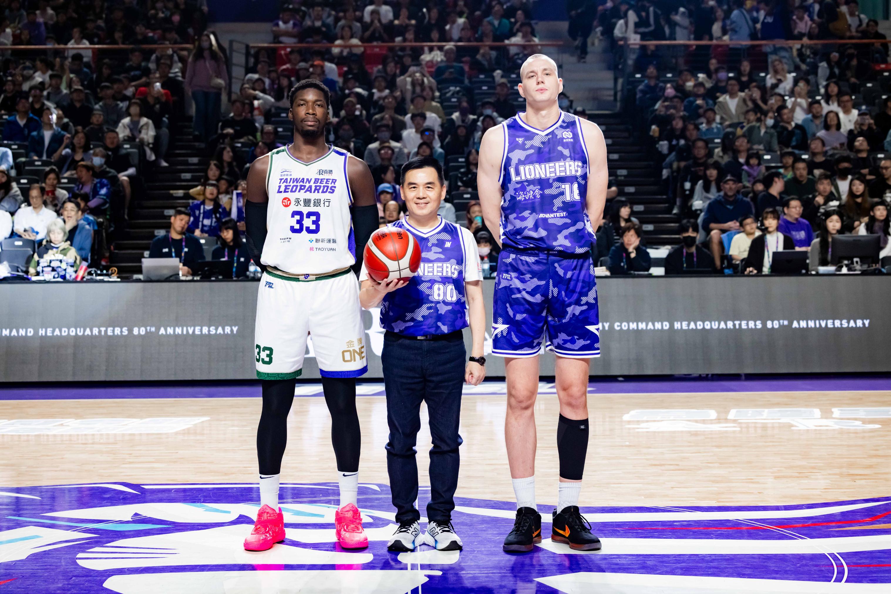 陸軍司令呂坤修二級上將擔任今日開球嘉賓。官方提供