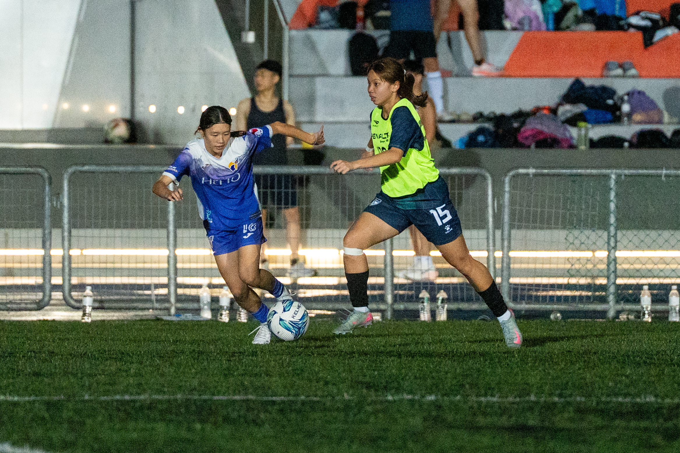 香港東區女子足球隊跟木蘭球隊女武神同場較勁。大會提供