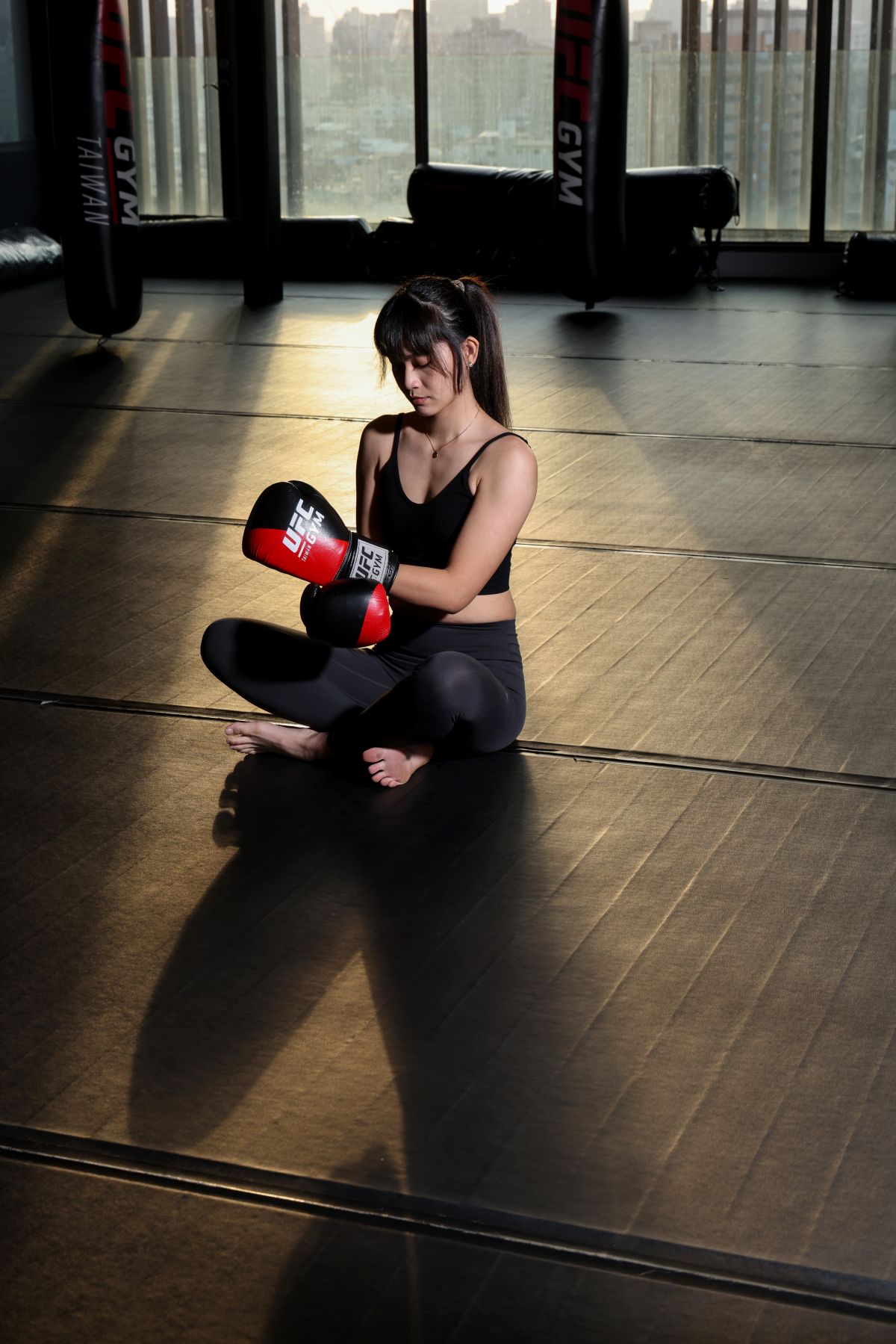 每天從早練到晚,保持不懈的練習。(場地提供:UFC GYM 台中勤美旗艦館)特約記者 郭運復攝