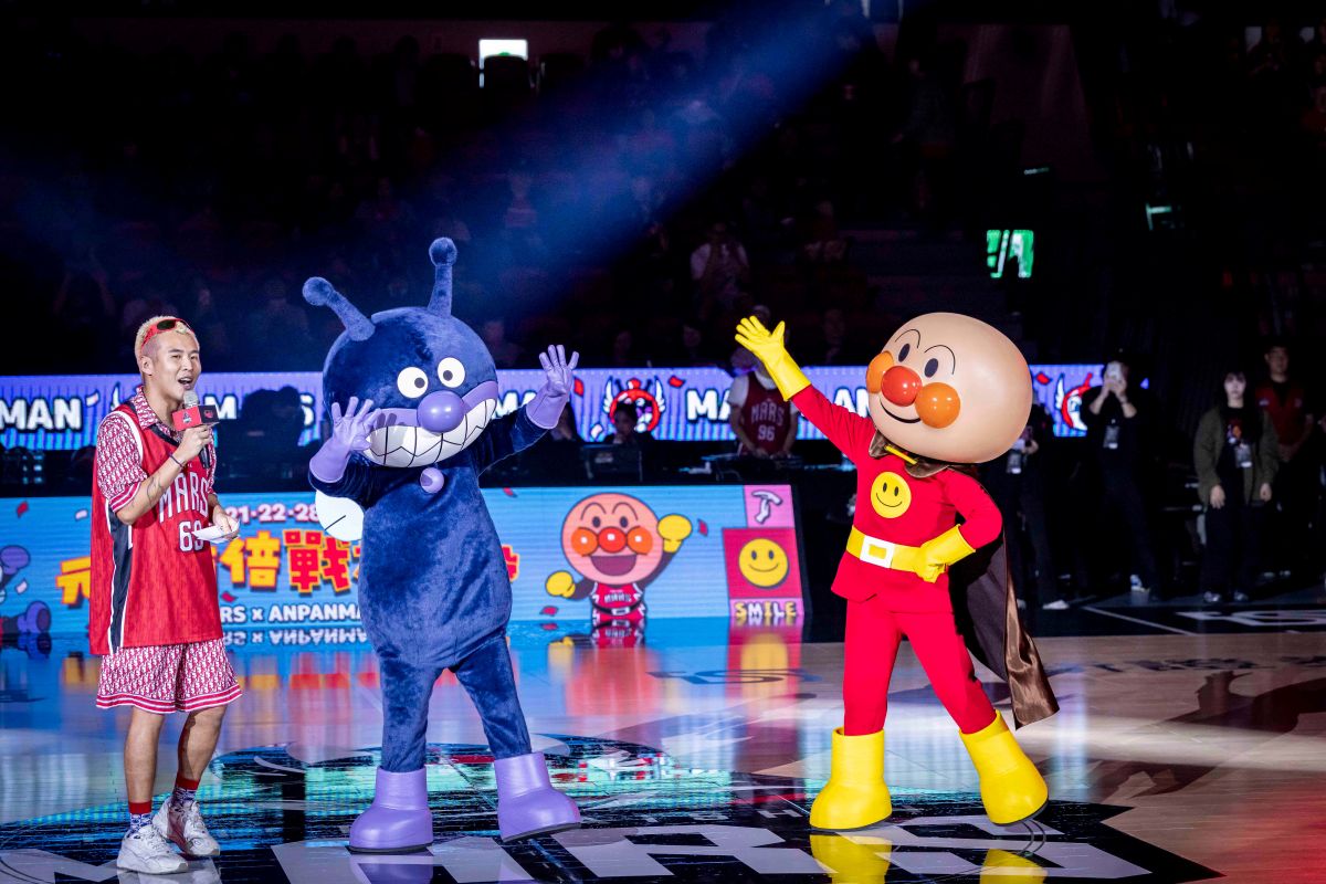 Anpanman Mars 元氣百倍 戰神出擊主題日首日活動麵包超人與細菌人降臨戰神主場。官方提供