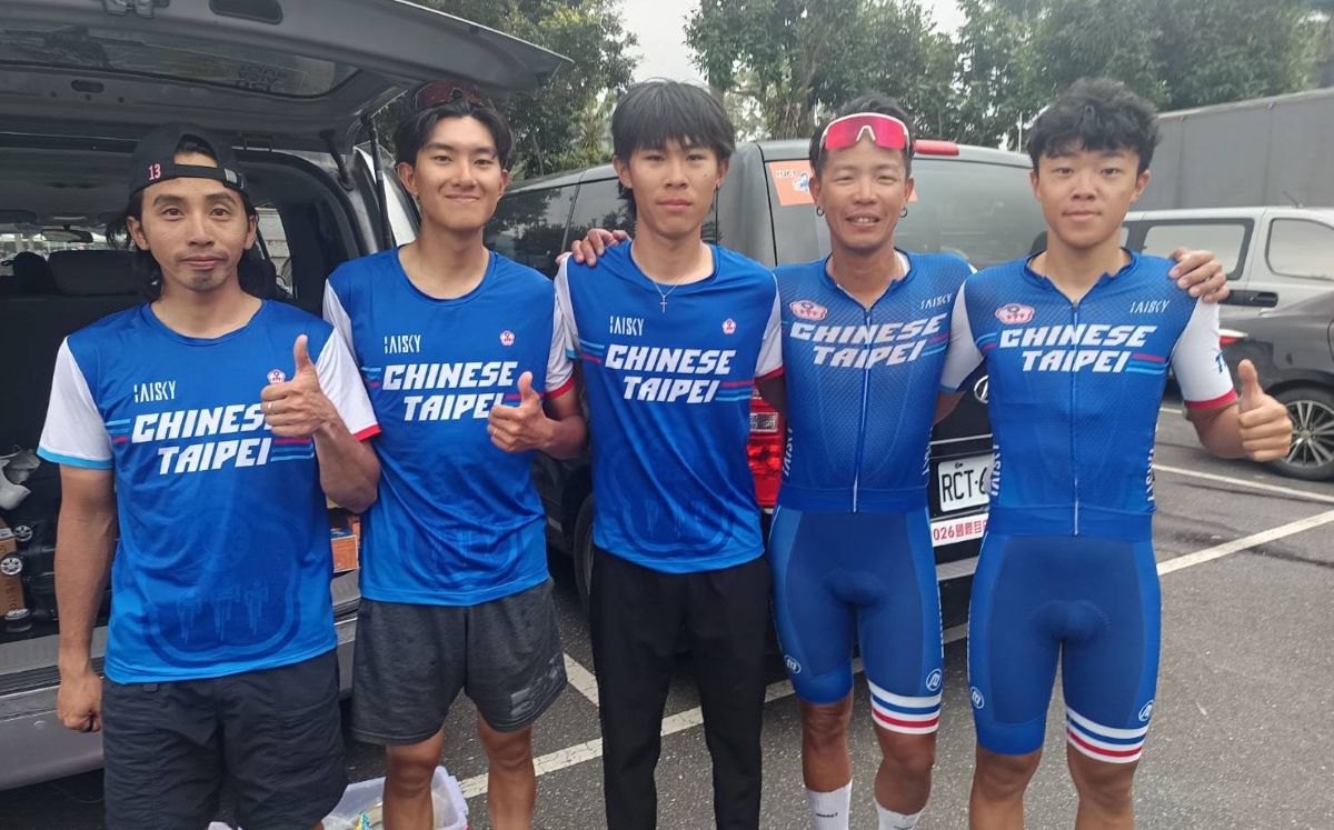 今年環台賽中華隊五虎將，盧紹軒(左)最後一站終於騎出佳績。詹健全攝